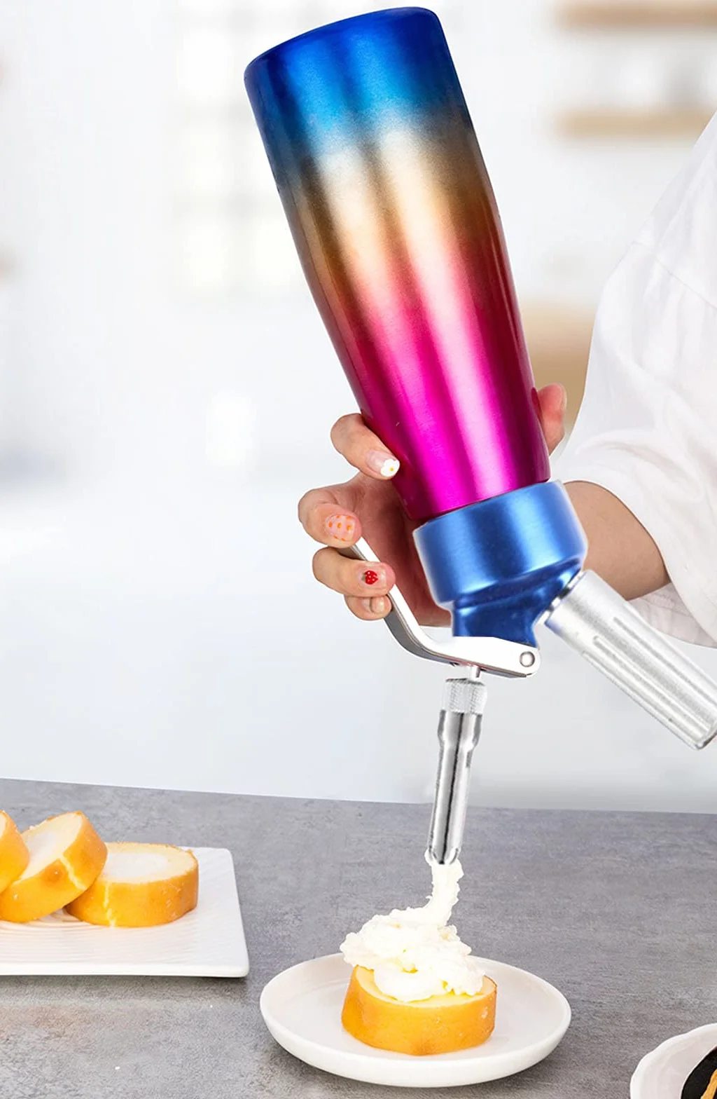 Comforty Dozownik do śmietany 500 ml ze stali nierdzewnej, profesjonalny syfon do śmietany z aluminiowym korpusem + 3 dysze i 1 szczotka do czyszczenia deserów, ciast