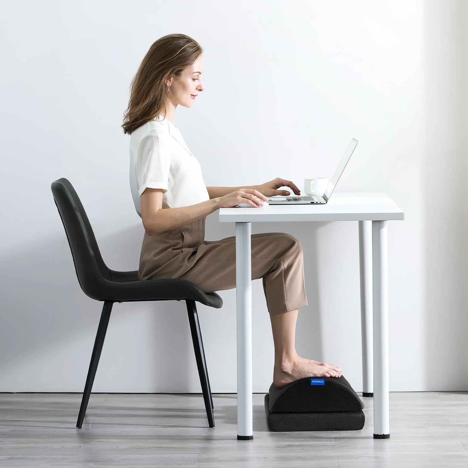 HUANUO Podnóżek na biurko, podnóżek z 2 opcjonalnymi pokrowcami, regulowana wysokość i ergonomiczna półka na nogi do biura i domu – poduszka na podnóżek Footrest