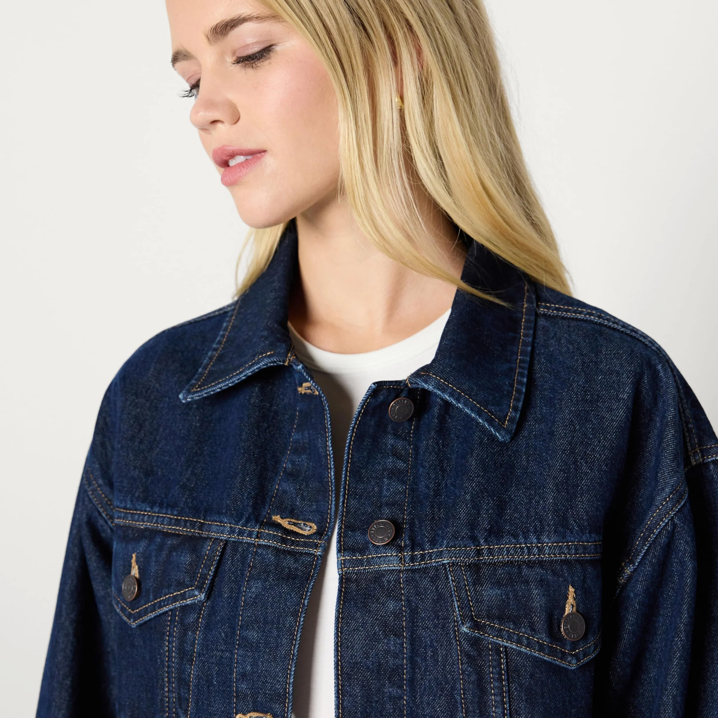 Amazon Essentials Damska kurtka typu trucker Rigid Denim Oversized-Fit