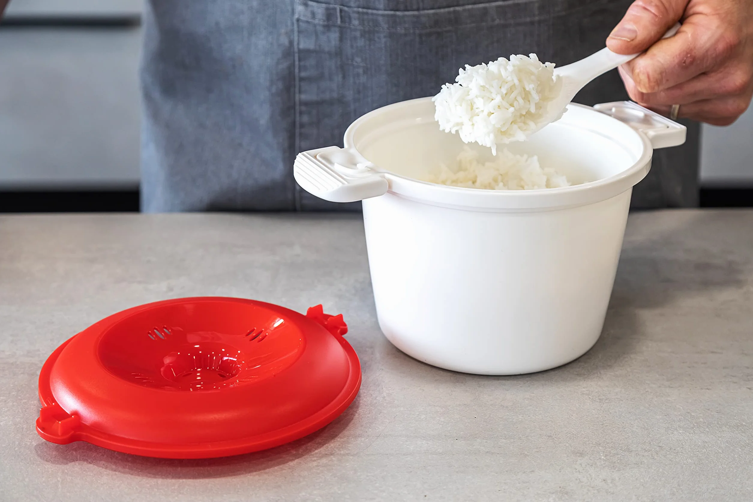 KitchenCraft Ryżowar do Mikrofalówki, Plastik bez BPA, 1,5 Litra - Kolor Biały/Czerwony