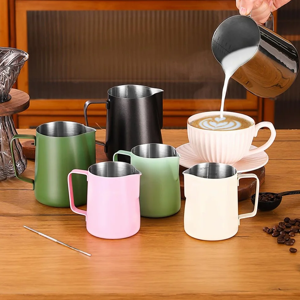 dzbanek na mleko 350 ml, dzbanek na mleko ze stali nierdzewnej, dzbanek Barista z oznaczeniem pomiarowym 12 uncji, dzbanek na mleko piankowe z koktajlowarka do kakao, 16 szablonów do latte art