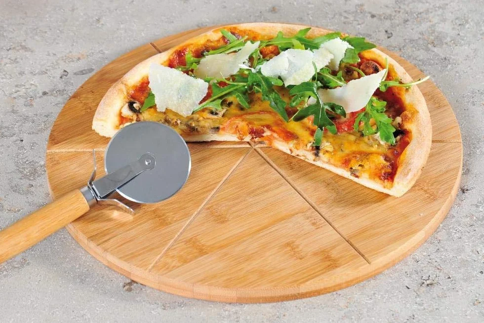 Kesper 58462 Talerz do pizzy z nożem do pizzy, bambus z certyfikatem FSC, wymiary: Ø 32 cm, grubość: 1,5 cm
