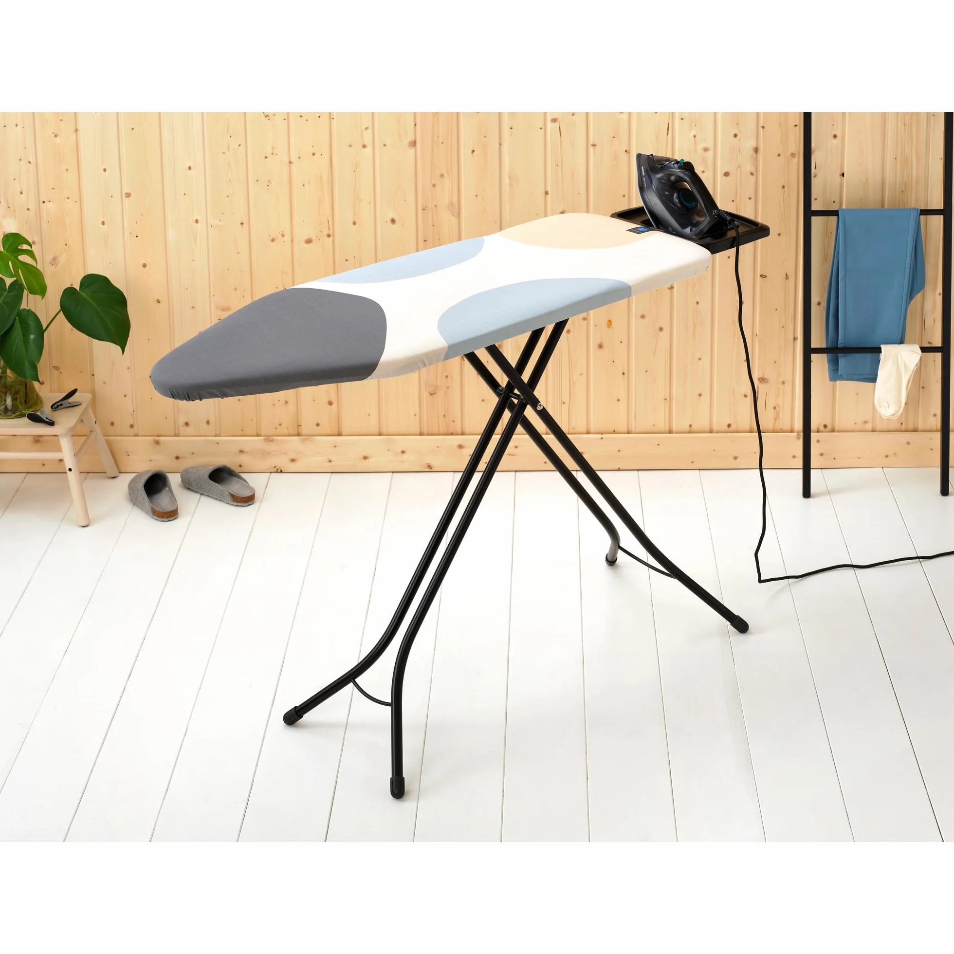 Brabantia Deska do prasowania rozmiar C (124,5 x 45,7 cm), 7 opcji wysokości, solidna półka na żelazko parowe (dmuchawki), antypoślizgowe nóżki, składane zabezpieczenia przed dziećmi