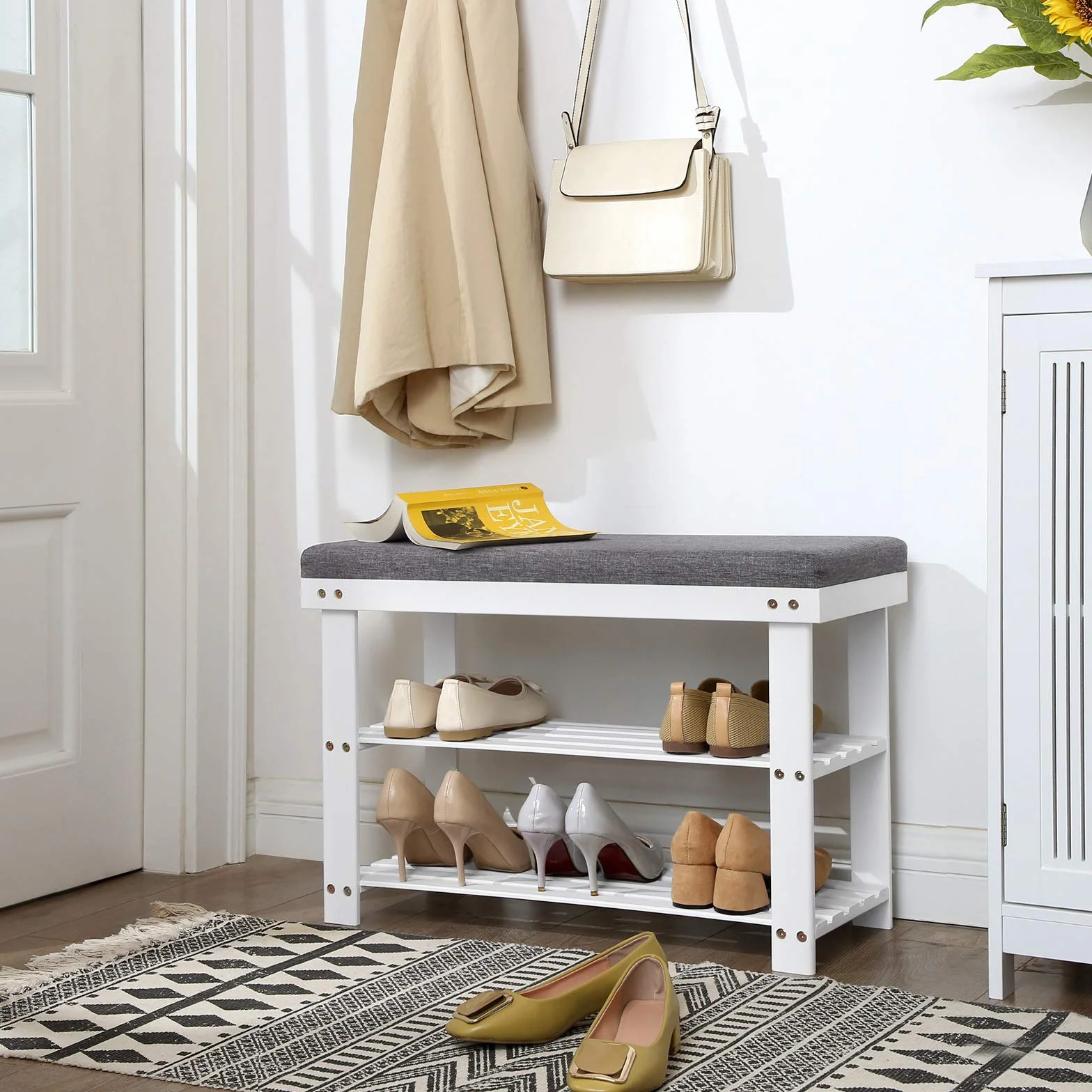 SONGMICS szafka na buty z bambusa 2 półki ławka do siedzenia 150 kg 71x29x49 cm biało-szara LBS604W01
