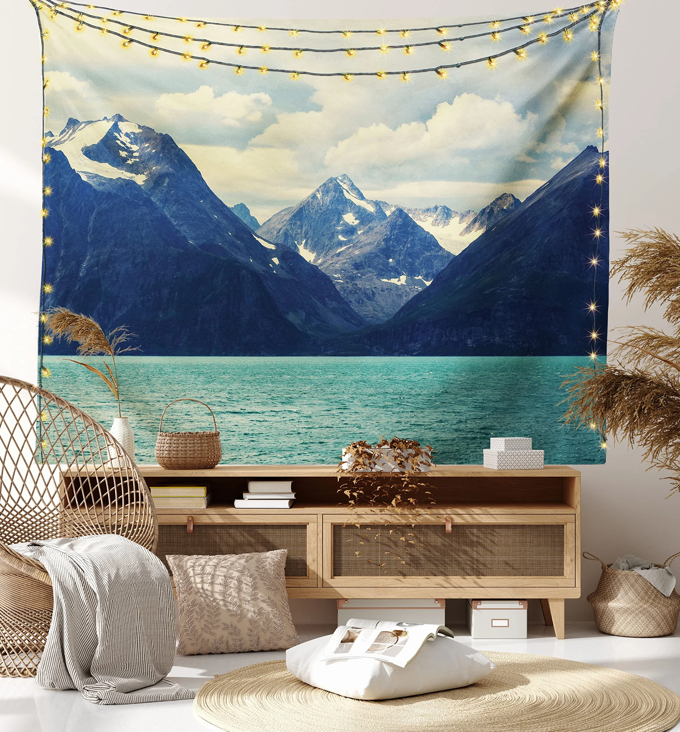 ABAKUHAUS, Góra, Dekoracyjny gobelin, plakat na ścianę, Północne wybrzeże Atlantyku Norwegia Fishing Port Snowy Natura, Migdałowy Zielony Ciemnoniebieski, 230x140cm