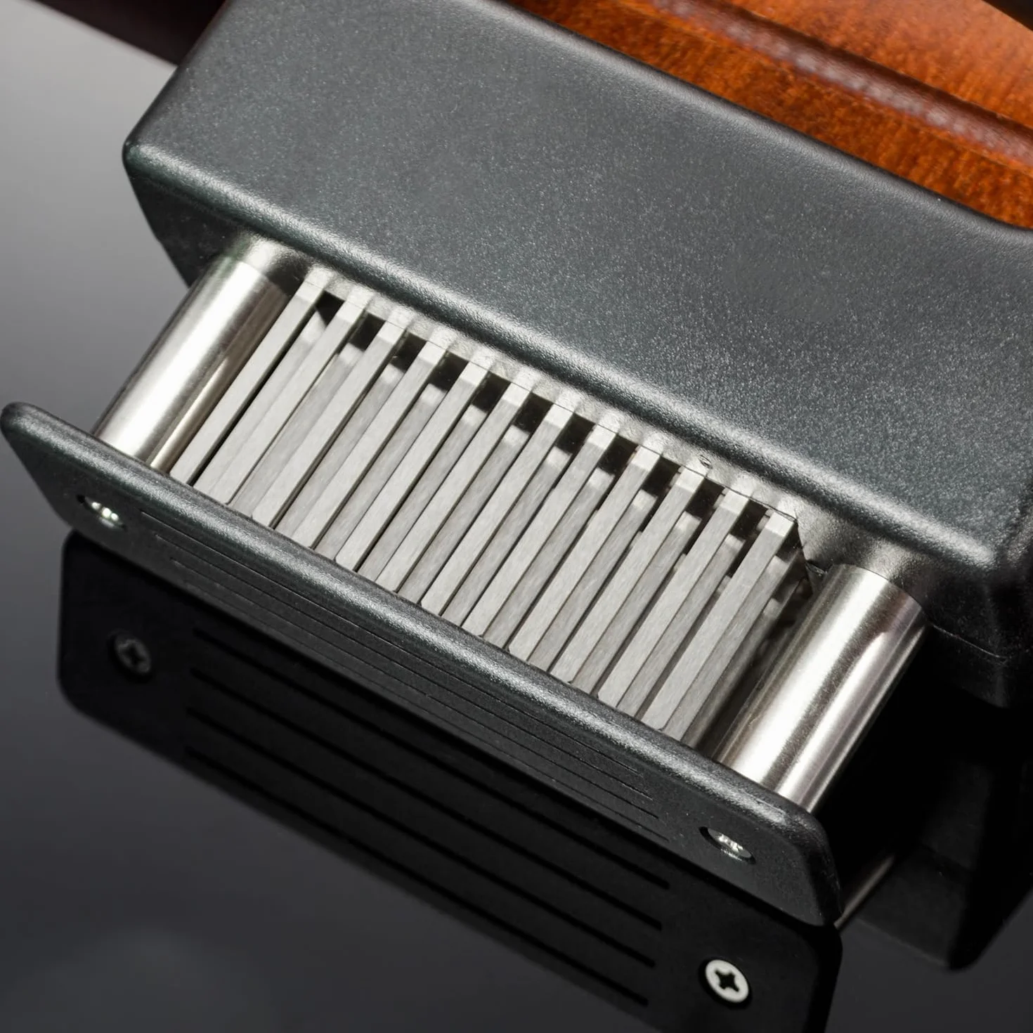 Tenderizer do mięsa z 48 igłami ze stali nierdzewnej, czarny, do wołowiny, kurczaka i wieprzowiny, nadaje się do mycia w zmywarce