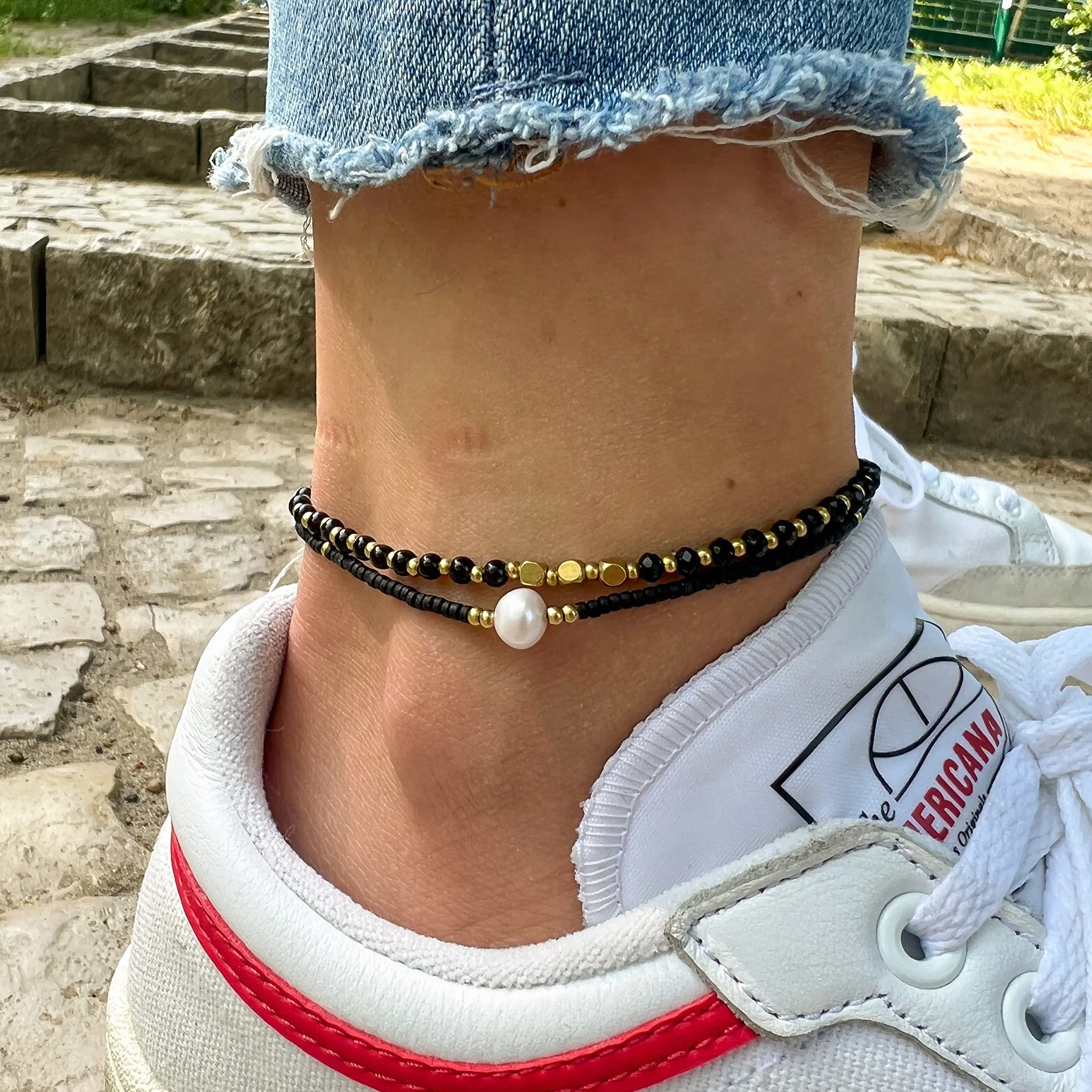 Made by Nami Bransoletka na Nogę Damska Wodoodporna Boho Czarna Złota Handmade Perły