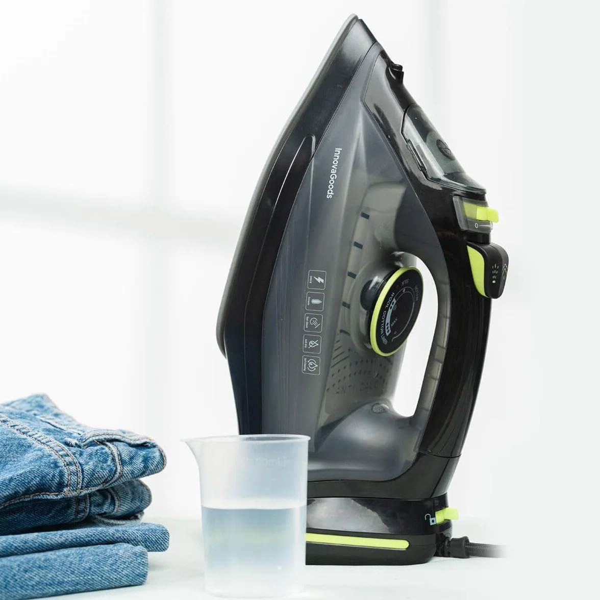 InnovaGoods Stiron Bezprzewodowe Żelazko Parowe 2 w 1 2400 W 20-30 g/min