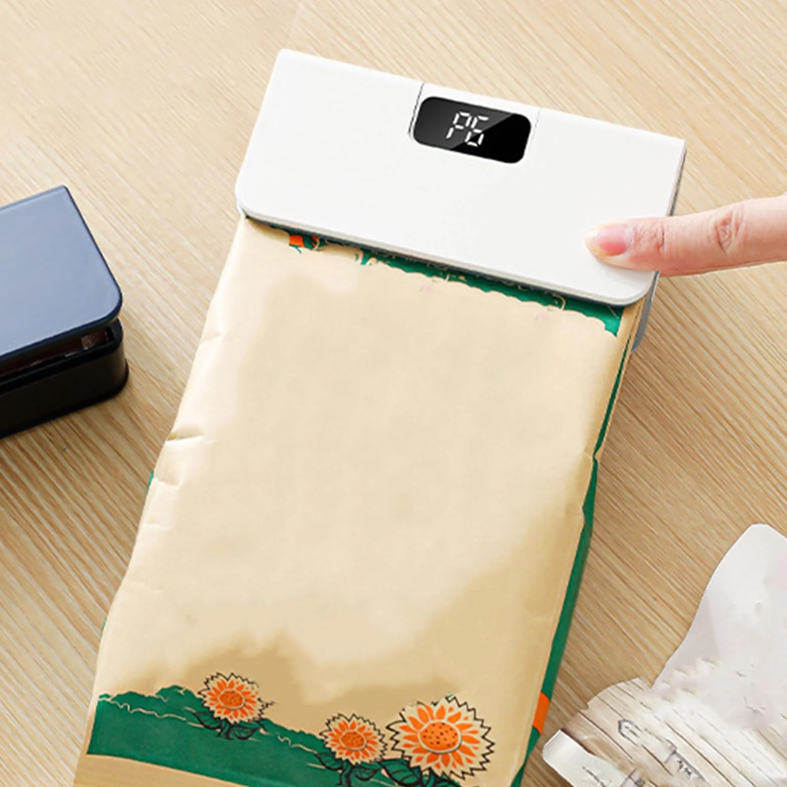 Mini Bag Sealer 2 in 1 Thermal Preservation Machine 6 Speed Temperature Control Magnetic Mount