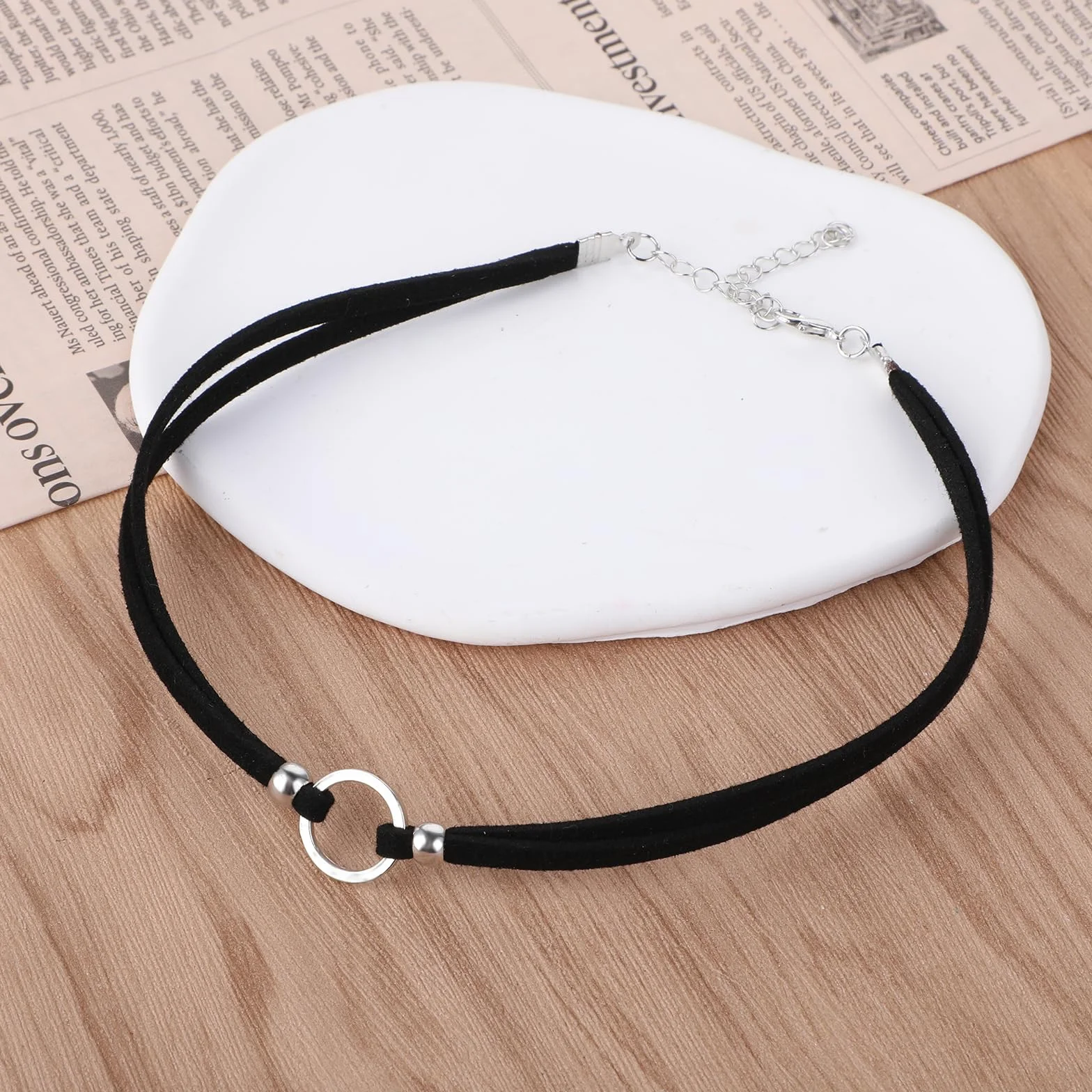 Czarny gotycki aksamitny naszyjnik typu choker z regulowaną klamrą dla kobiet, retro akcesoria na Halloween i Boże Narodzenie