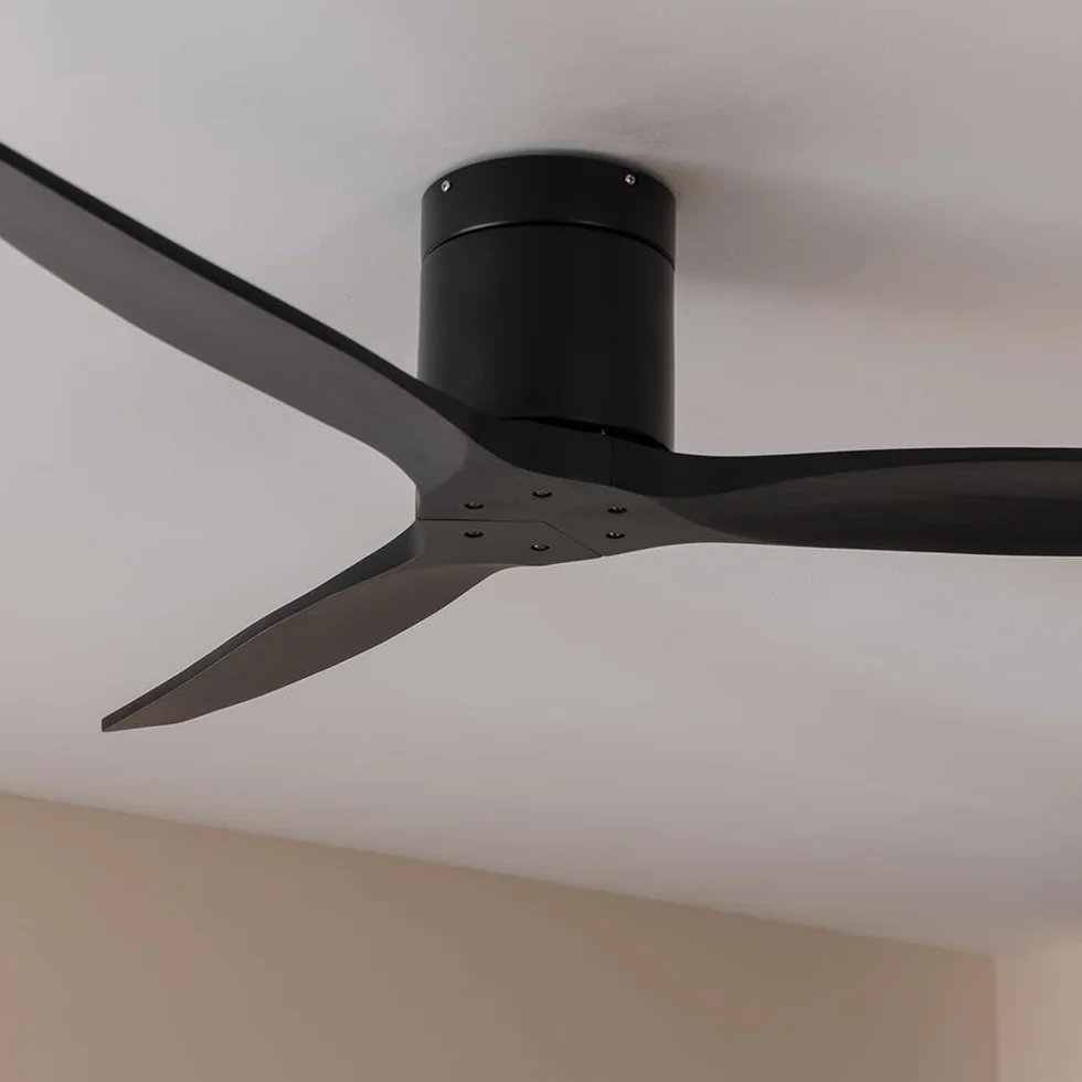 Cecotec Wentylator sufitowy EnergySilence Aero 5500 Aqua Black&Black, silnik prądu stałego 40 W, średnica 132 cm, niskie zużycie energii, Wi-Fi, zdalne, zewnętrzne, timer, lato i zima, cichy
