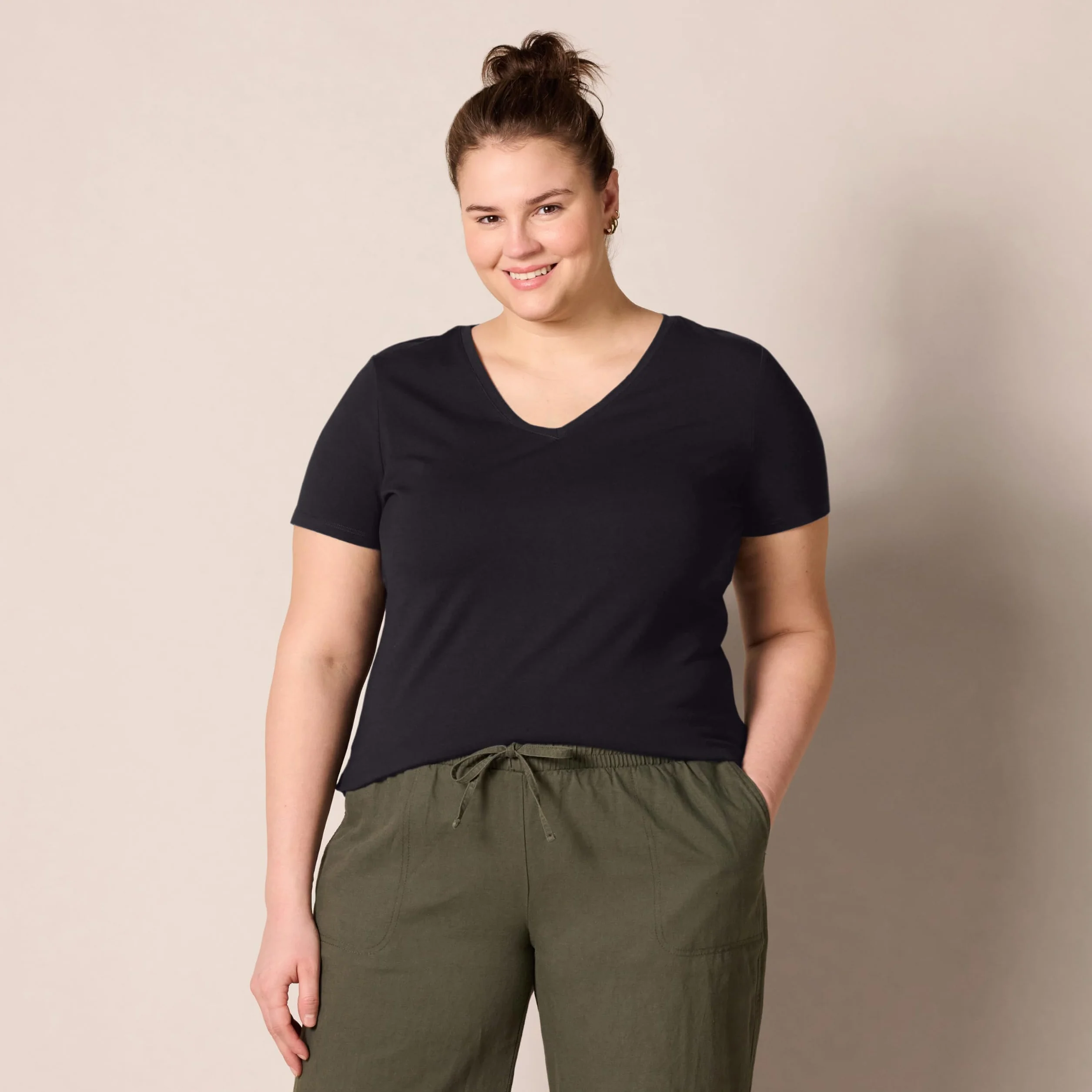 Amazon Essentials Kobiety Koszulka z krótkim rękawem i dekoltem w serek classic fit