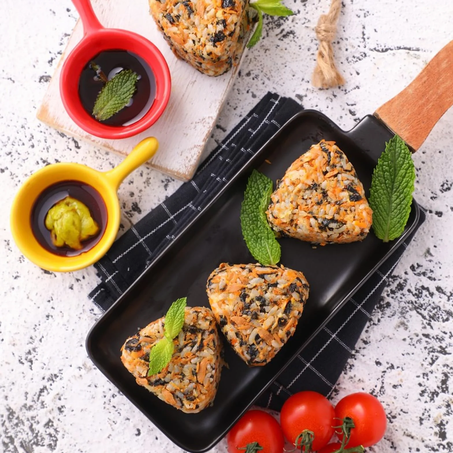 Zestaw foremek Onigiri 5 sztuk forma do sushi ryżu z łyżką