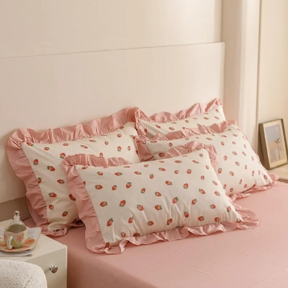 Komplet pościeli z falbankami 200x200 cm różowe truskawki dwustronna mikrofibra ÖkoTex zamek błyskawiczny 2 poszewki 80x80