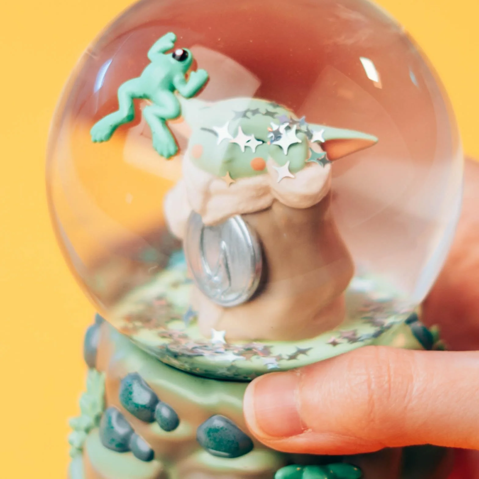 Grupo Erik Snow Globe - Star Wars The Mandalorian and Grogu Gifts for Christmas | Snow Globes for Adults & for Children | Star Wars Gifts under 15 Pounds