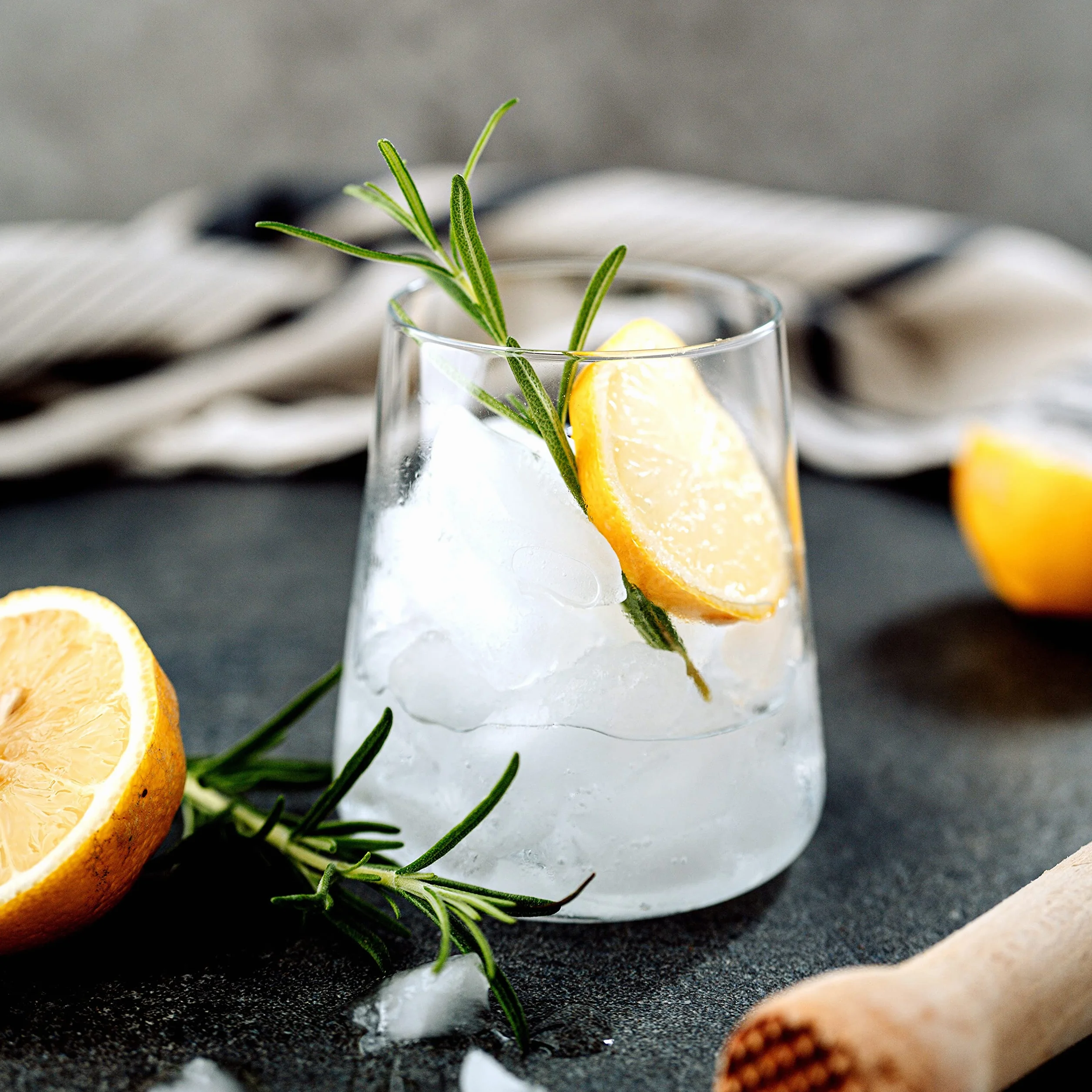 Zestaw 12 okularów awantgarde o pojemności 380 ml do wody i zimnych napojów, nowoczesne i minimalistyczne wzornictwo, niskie, kryształowe szkło, nadaje się do mycia w zmywarce