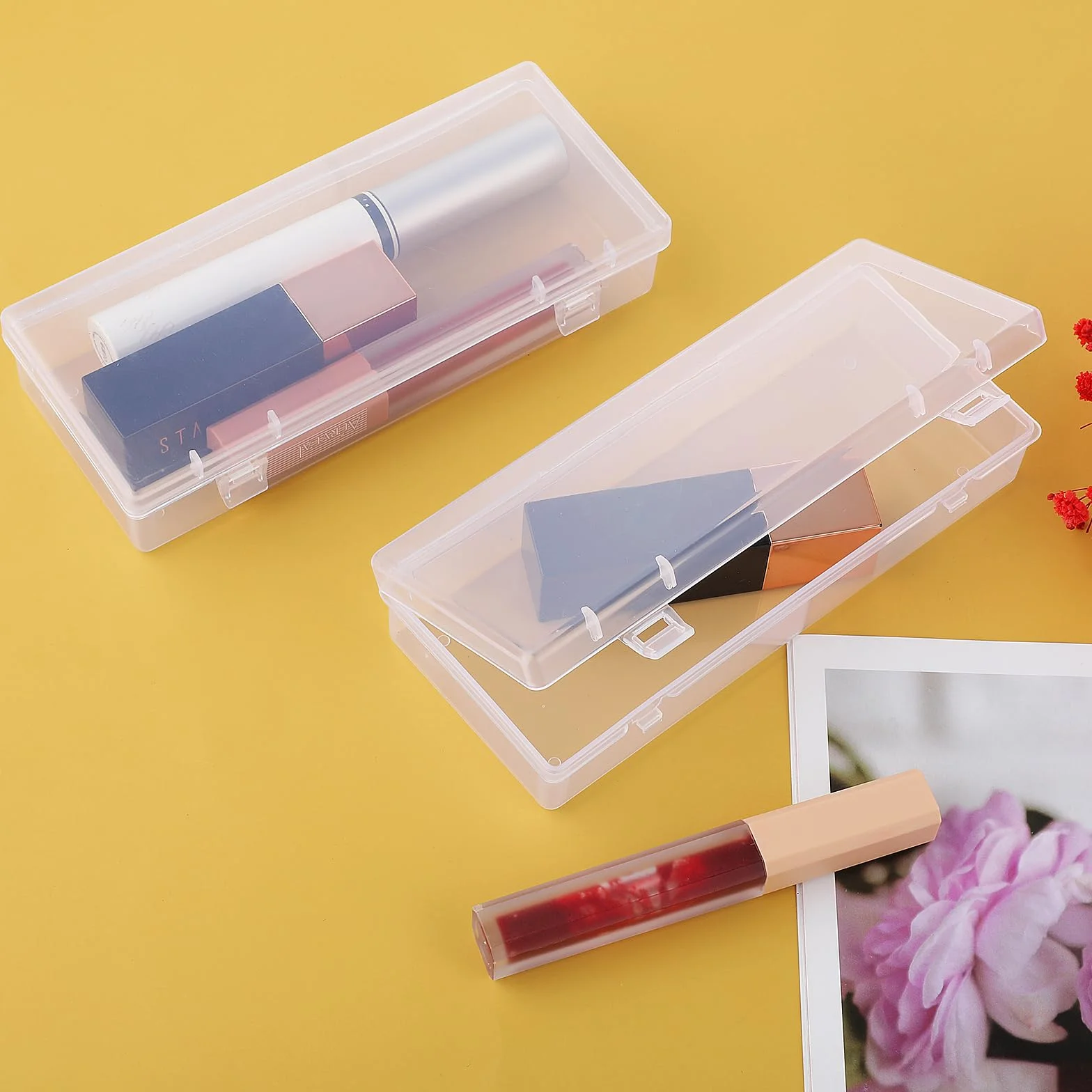 WLLHYF Małe plastikowe pojemniki do przechowywania z pokrywkami na zawiasach, 3 sztuki, prostokątne przezroczyste plastikowe pojemniki do przechowywania koralików, biżuterii i rękodzieła (6 x 7 x 3 cm)