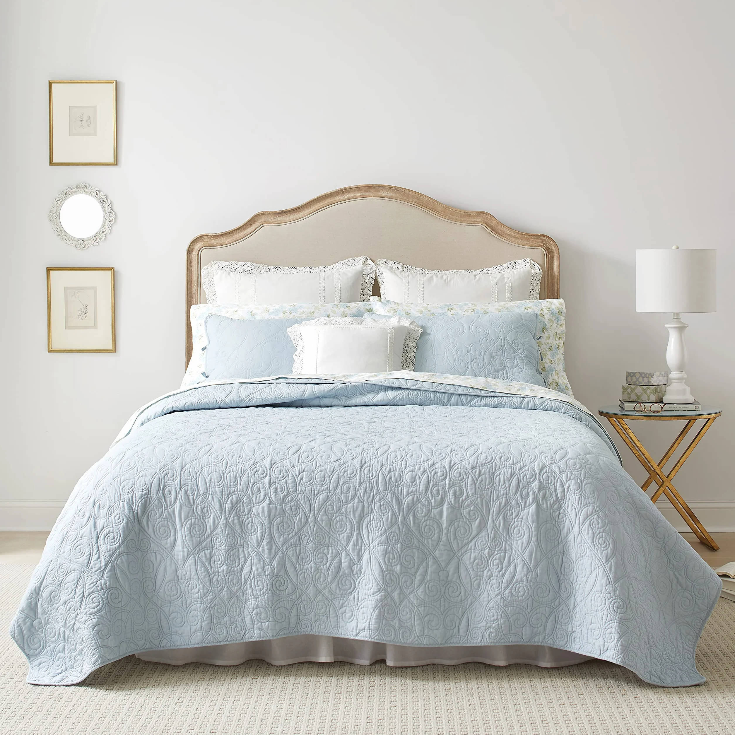 Laura Ashley Bawełniana dwustronna pościel z pasującymi poszewkami, idealna na wszystkie pory roku i wstępnie prana dla dodatkowej miękkości, niebieski Breeze Blue, King