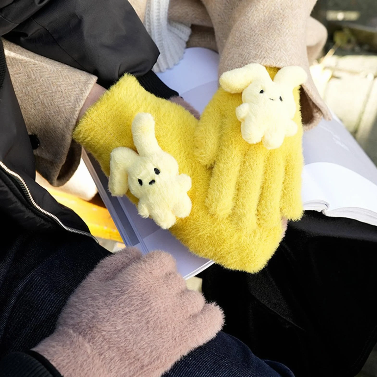 Couple Holding Hands Gloves, Love Gloves for Couples, Touchscreen Couple Gloves, Funny Couples Gloves, Romantic Winter Gloves, Cold Weather Couple Gloves, Hand-Holding Gloves