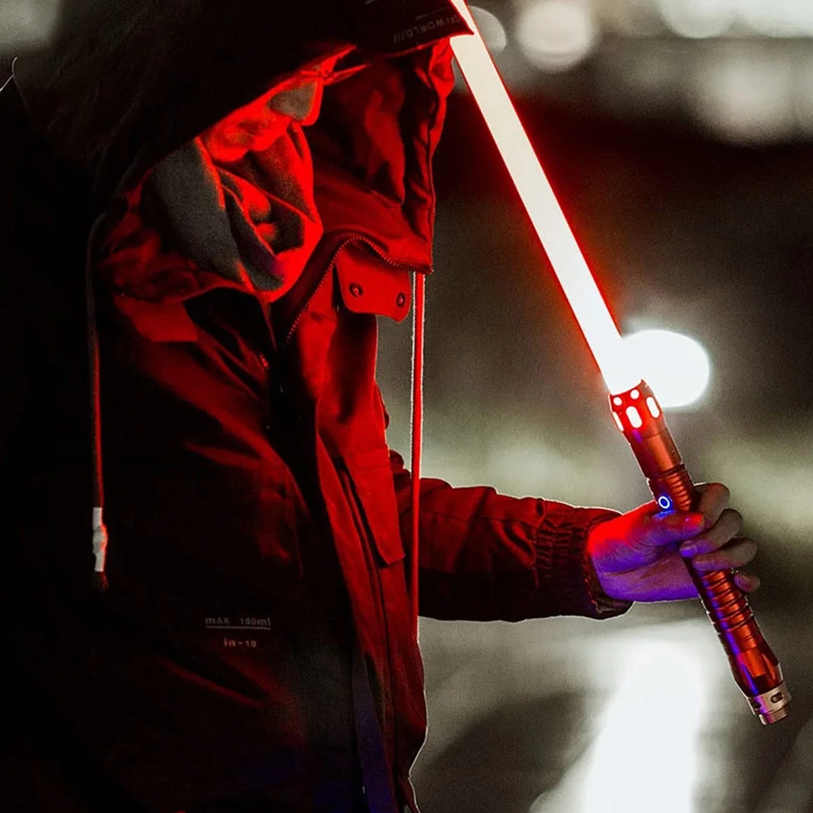 Miecz świetlny pojedynków dla dorosłych, zmienny miecz świetlny w 11 kolorach RGB z metalowym uchwytem dla dzieci i dorosłych, rekwizyty sceniczne Cosplay, ładowanie USB,Red