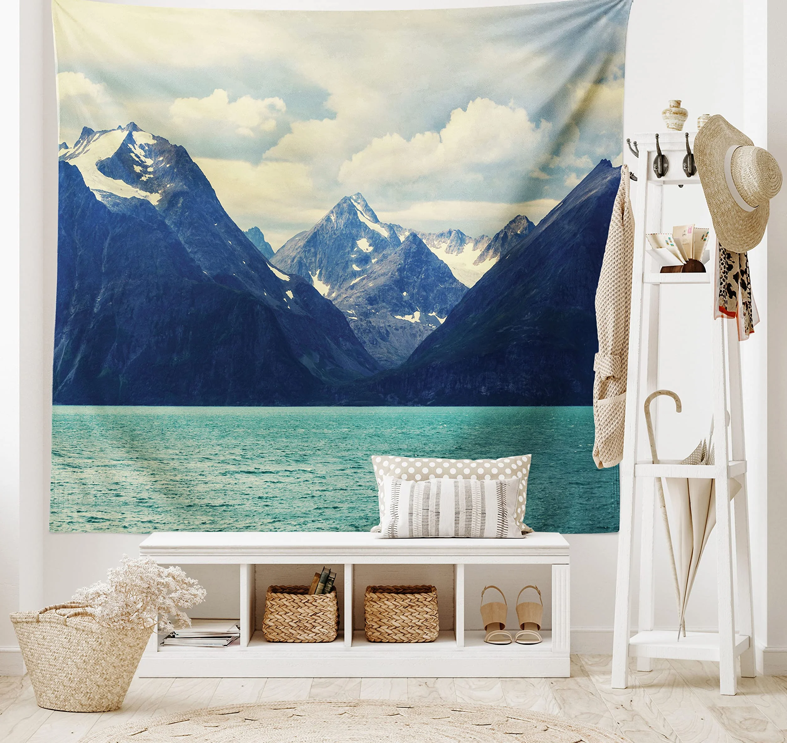 ABAKUHAUS, Góra, Dekoracyjny gobelin, plakat na ścianę, Północne wybrzeże Atlantyku Norwegia Fishing Port Snowy Natura, Migdałowy Zielony Ciemnoniebieski, 230x140cm