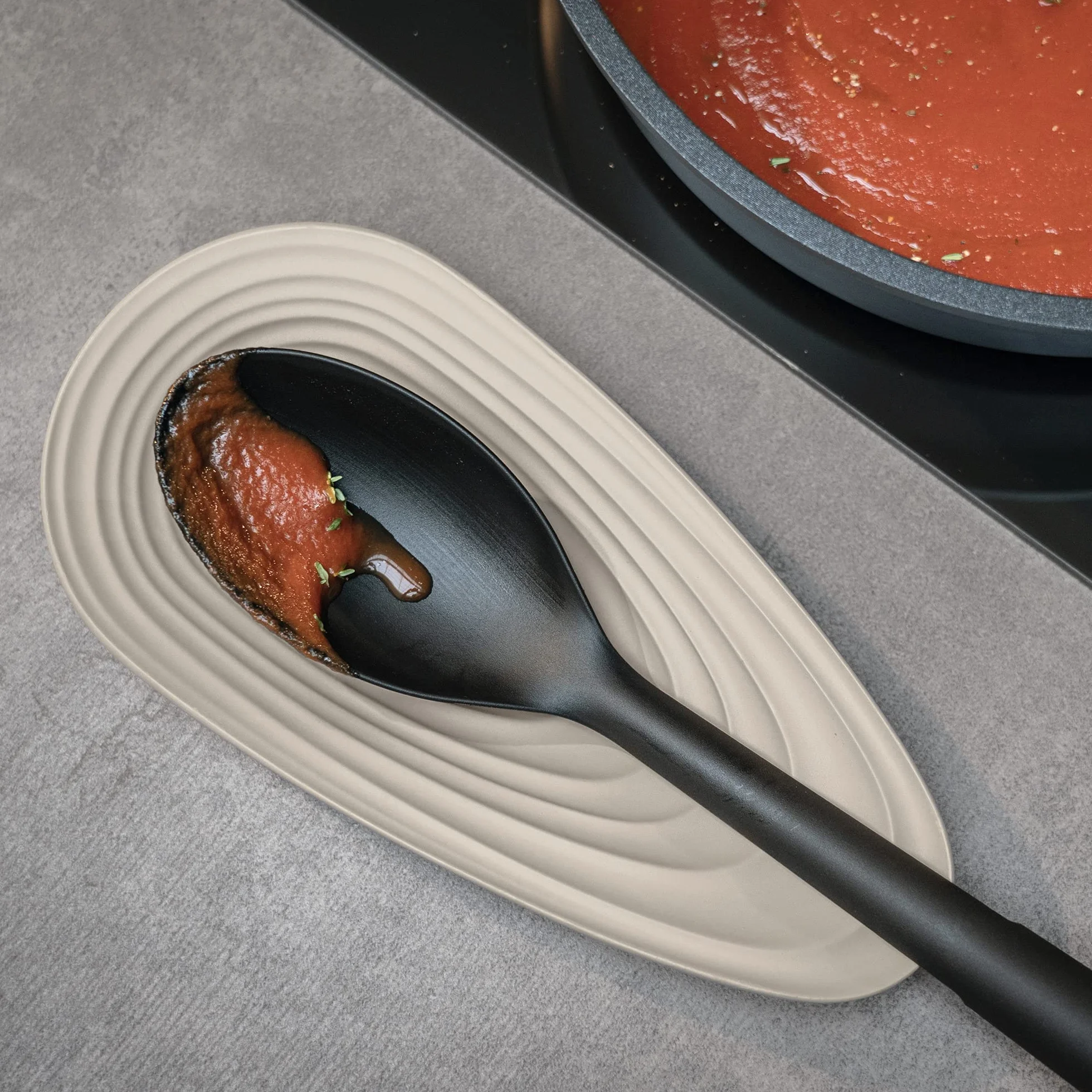 Guzzini Eco-Kitchen KEEP CLEAN podstawka na łyżki sztućce materiał z recyklingu szary matowy 25x12,5x3 cm