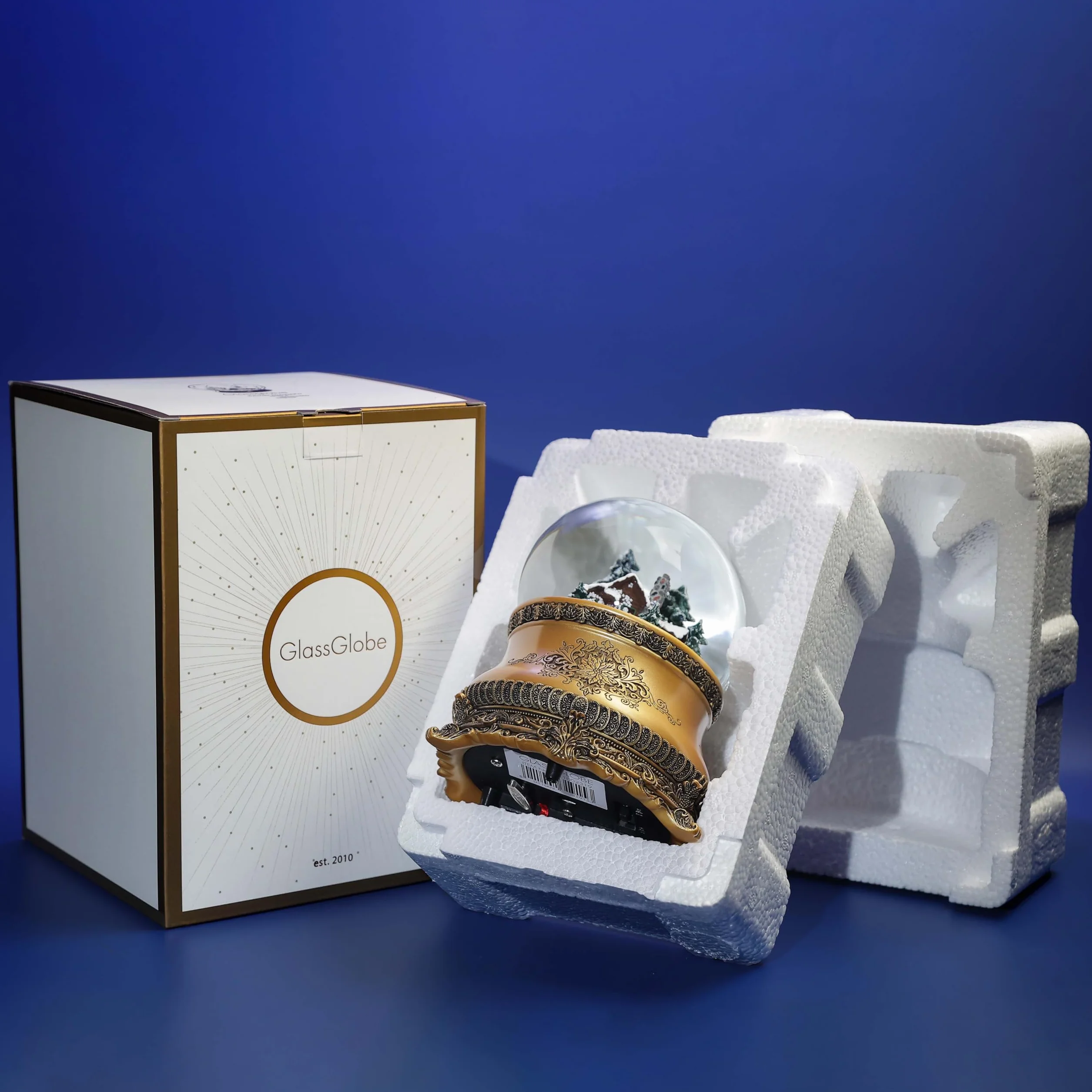 Świąteczna szklana kula śnieżna «Stary Dom» z podświetleniem LED okien, automatycznym opadem śniegu i pozytywką. Snow globe.