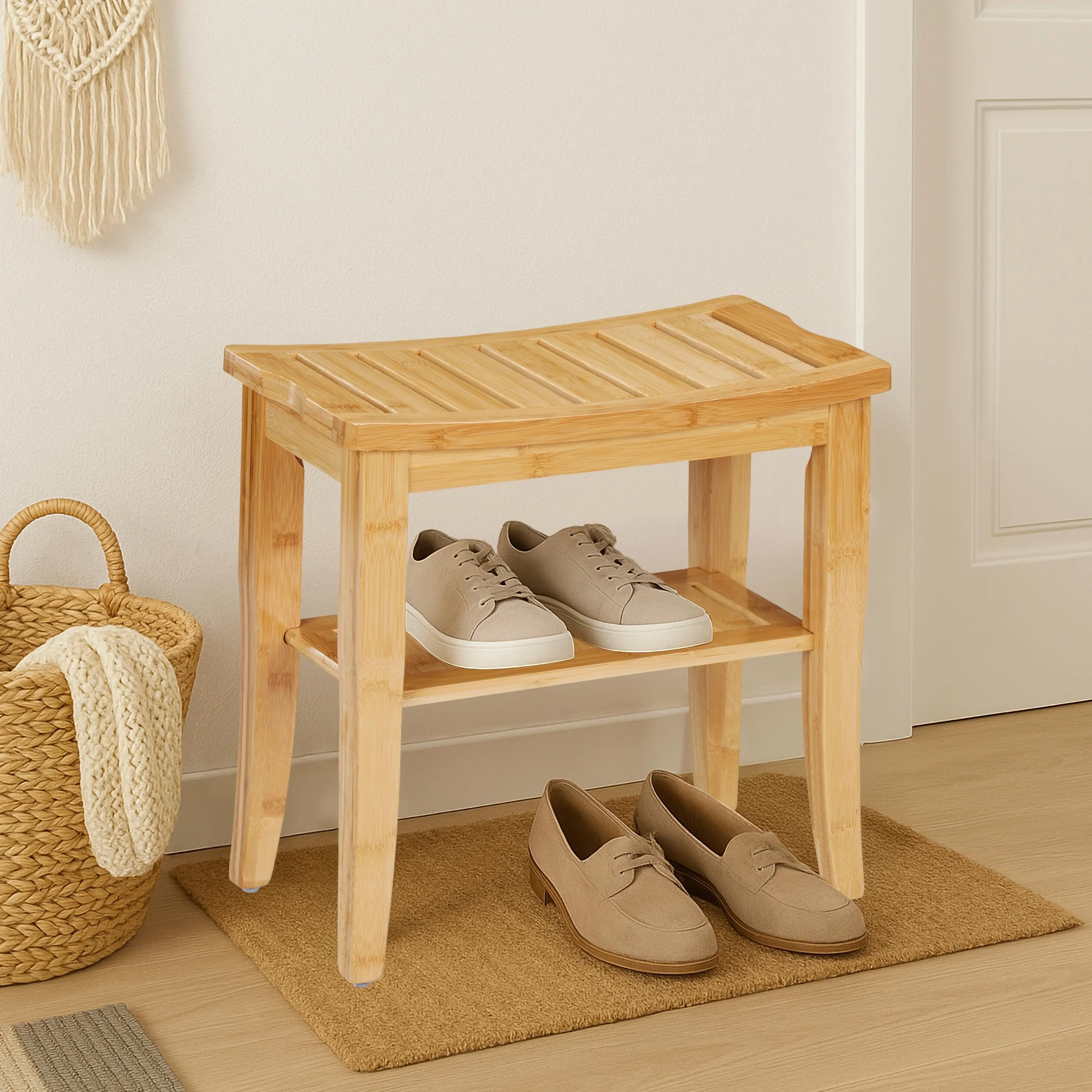 Relaxdays Taboret łazienkowy bambusowy, wys. x szer. x gł.: 45,5 x 48 x 25 cm, nośność: 150 kg, nóżki antypoślizgowe, taboret do siedzenia z półką, naturalny