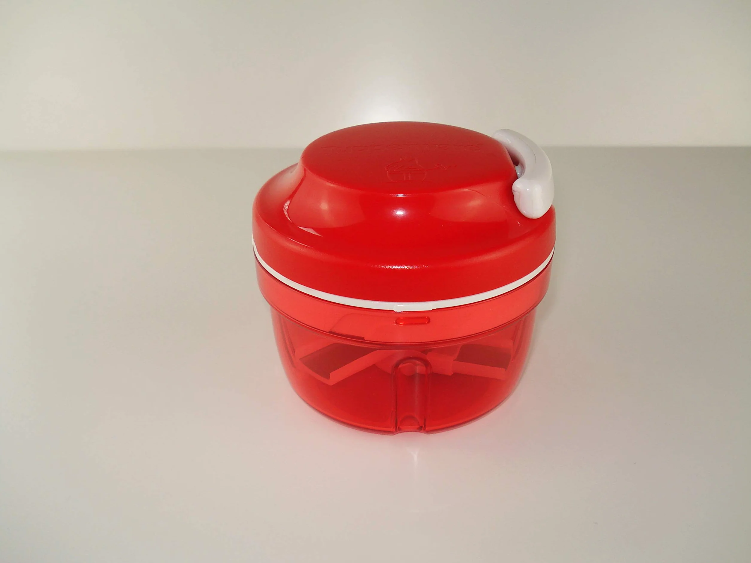 Turbo-Chef od Tupperware - Chef Speedy Boy - Obcinacz do cebuli - Czerwony - Numer referencyjny: 10124
