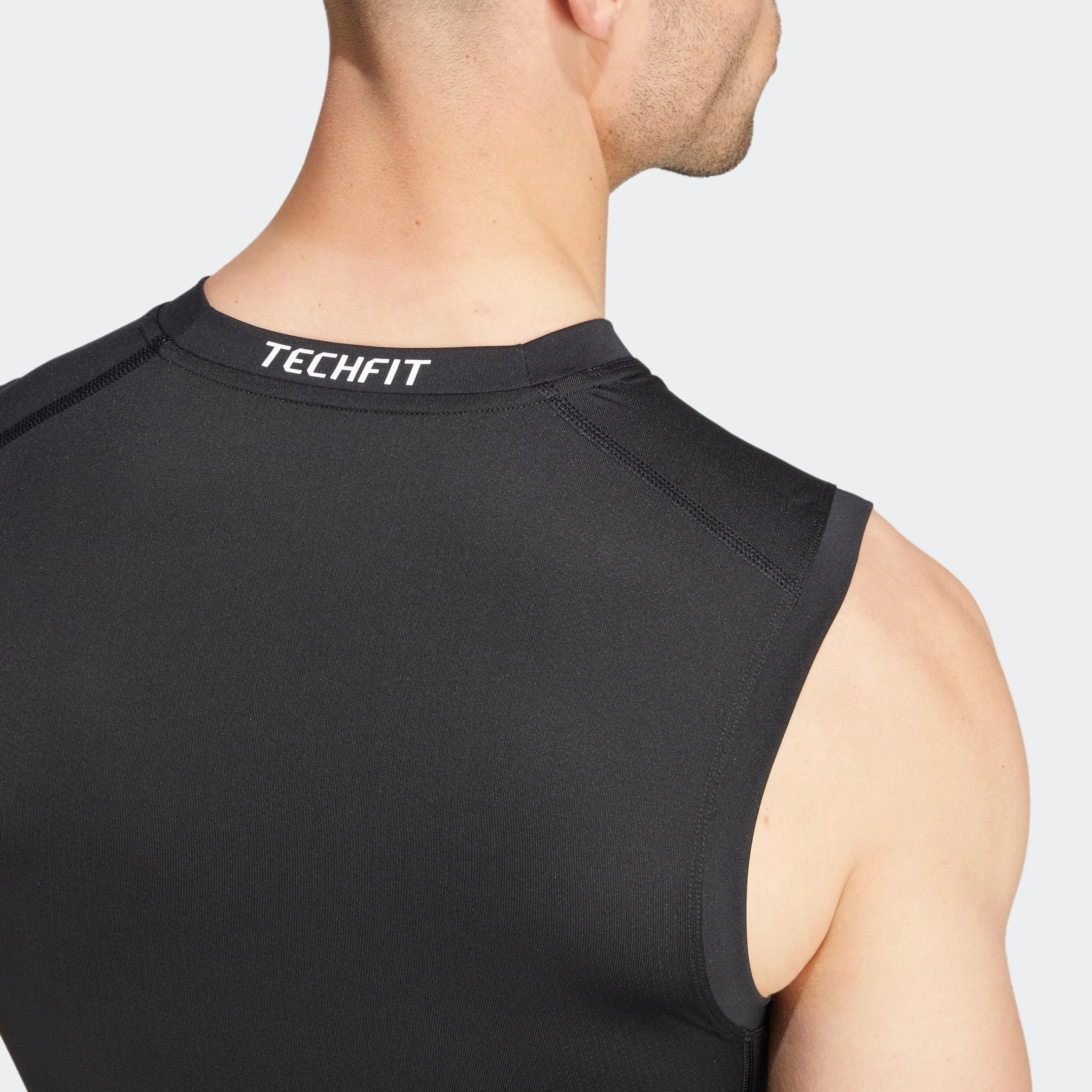 adidas Mężczyźni TECHFIT COMPRESSION TRAINING SLEEVELESS T-SHIRT, Black, L