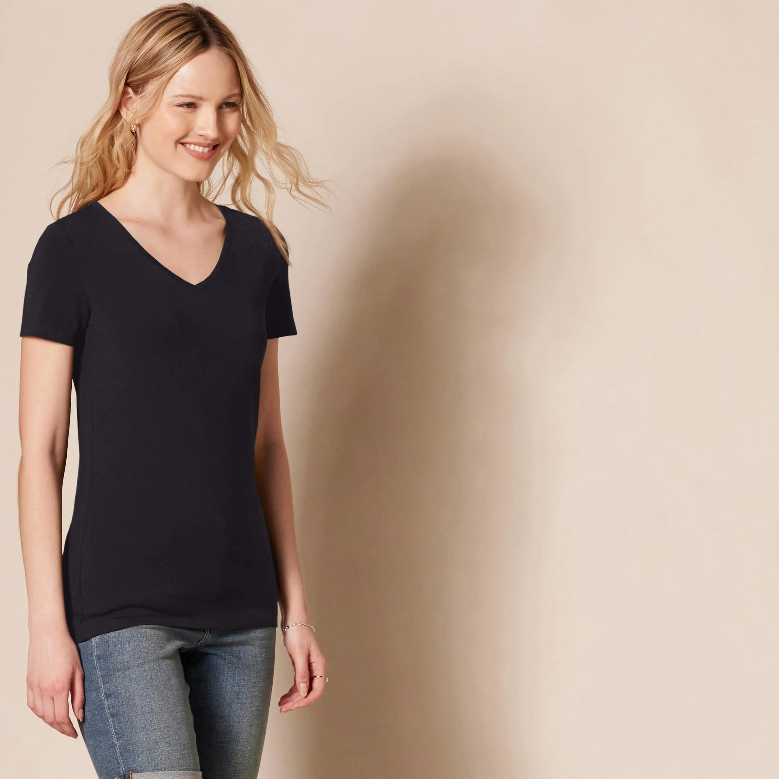 Amazon Essentials Kobiety Koszulka z krótkim rękawem i dekoltem w serek classic fit