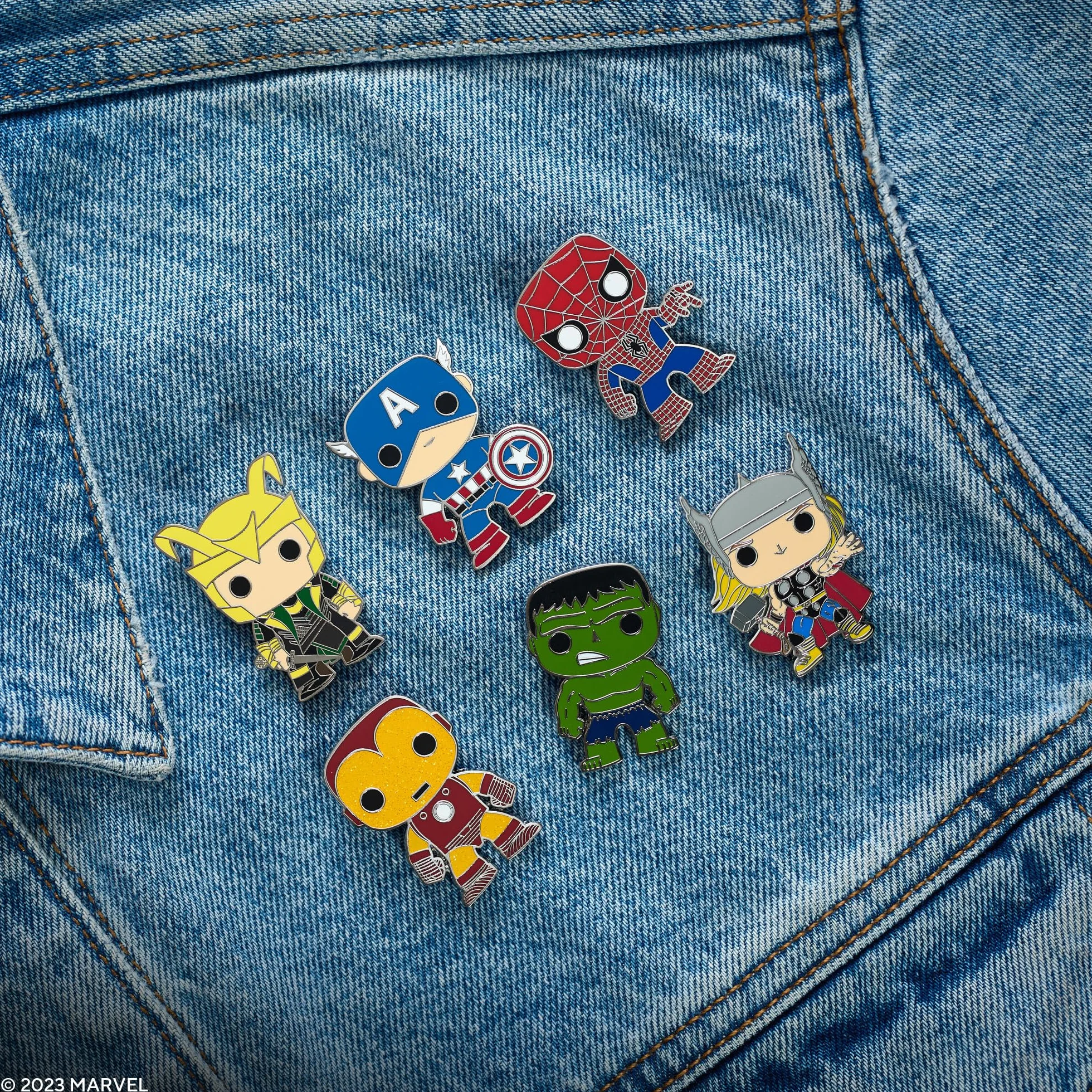 Loungefly - Marvel - Blind Enamel Pin Purchase - Avengers emaliowana przypinka - urocza broszka kolekcjonerska - do plecaków i toreb - pomysł na prezent - oficjalne produkty - fani filmów