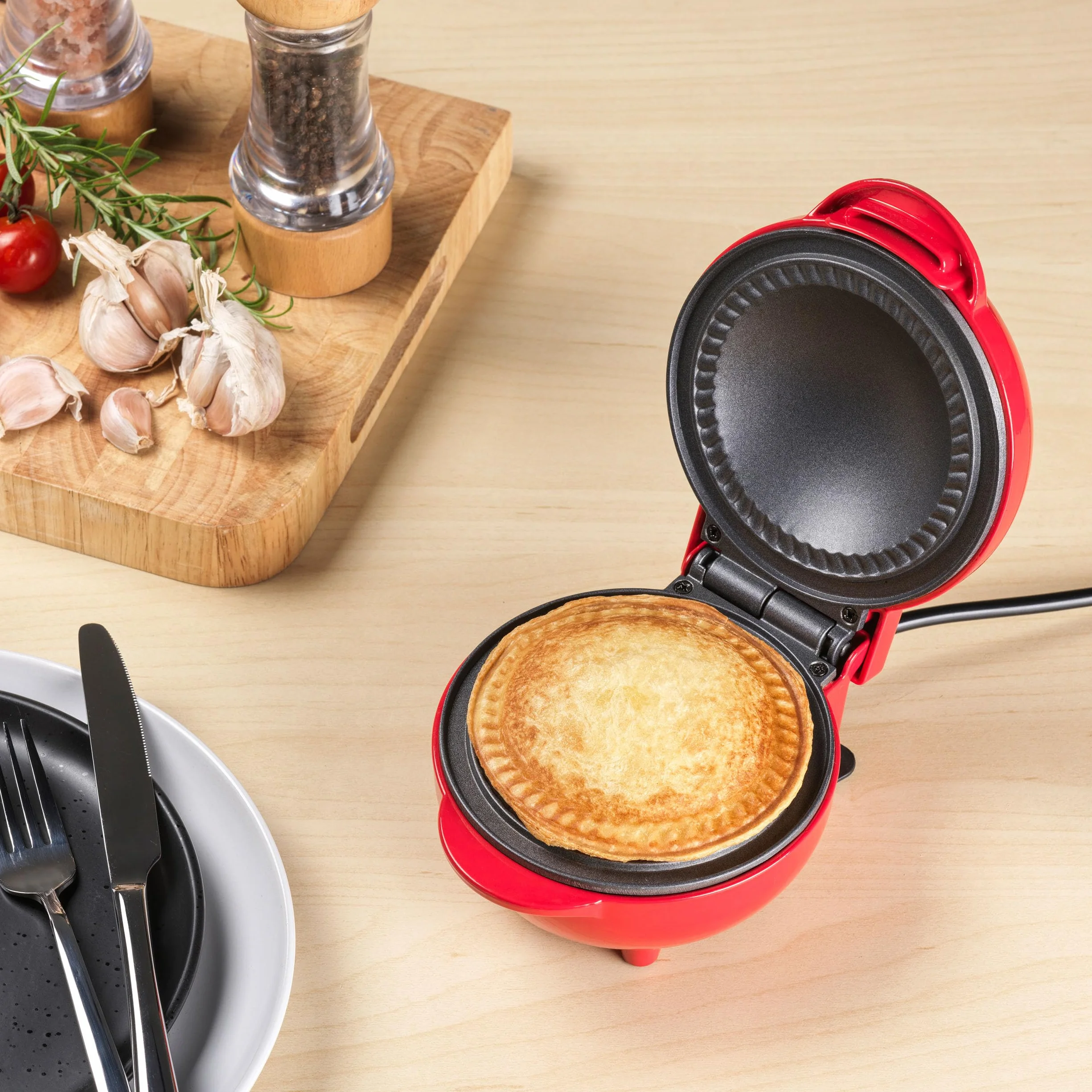 Giles & Posner EK4914 Mini maszyna do robienia ciast, płyta nieprzywierająca 12,5 cm, podgrzewanie wstępne 3 min, krawędź do zaciskania