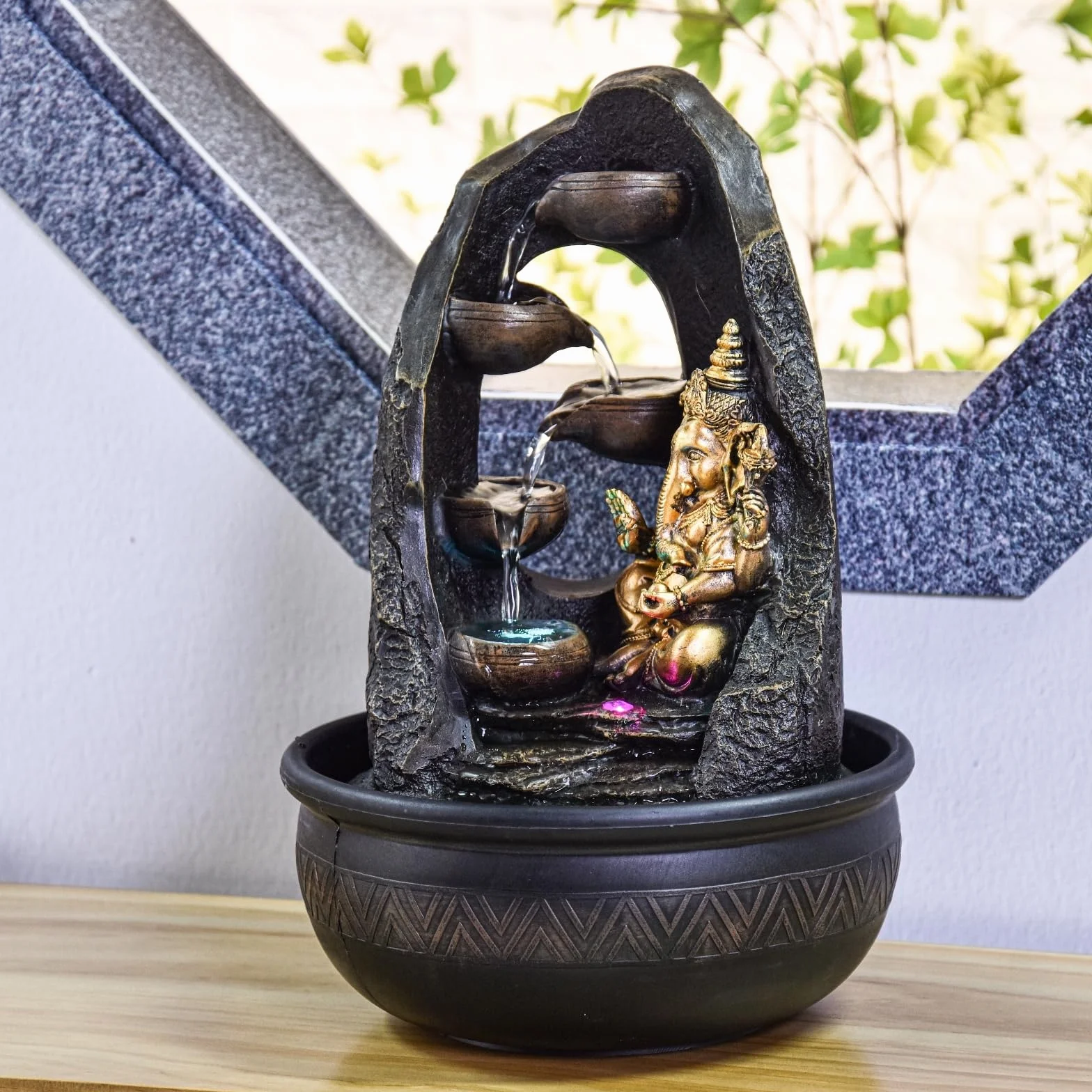 Budda Ganesh fontanna wewnętrzna z kolorowym światłem LED - dekoracja Feng Shui Zen - wspornik łóżka - wys. 40 cm - Mystic Zen'light