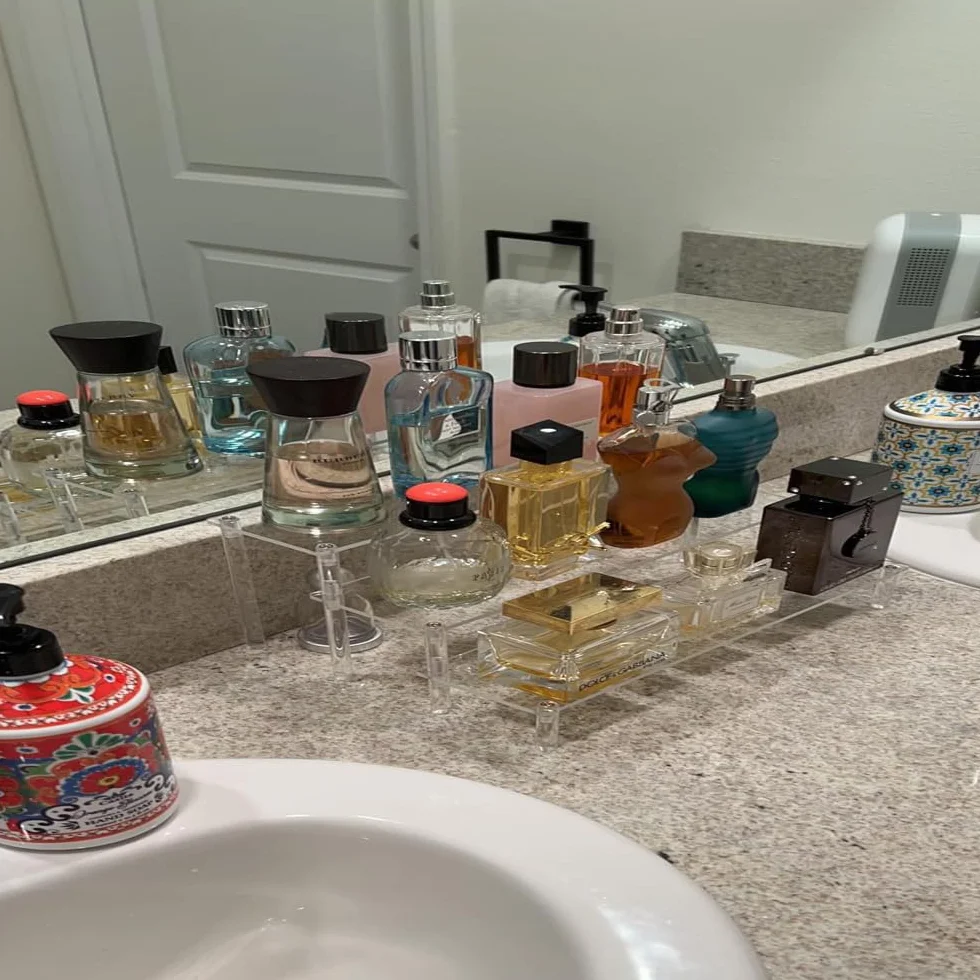 Akrylowe stojaki ekspozycyjne 3-poziomowy organizer na perfumy przezroczysty