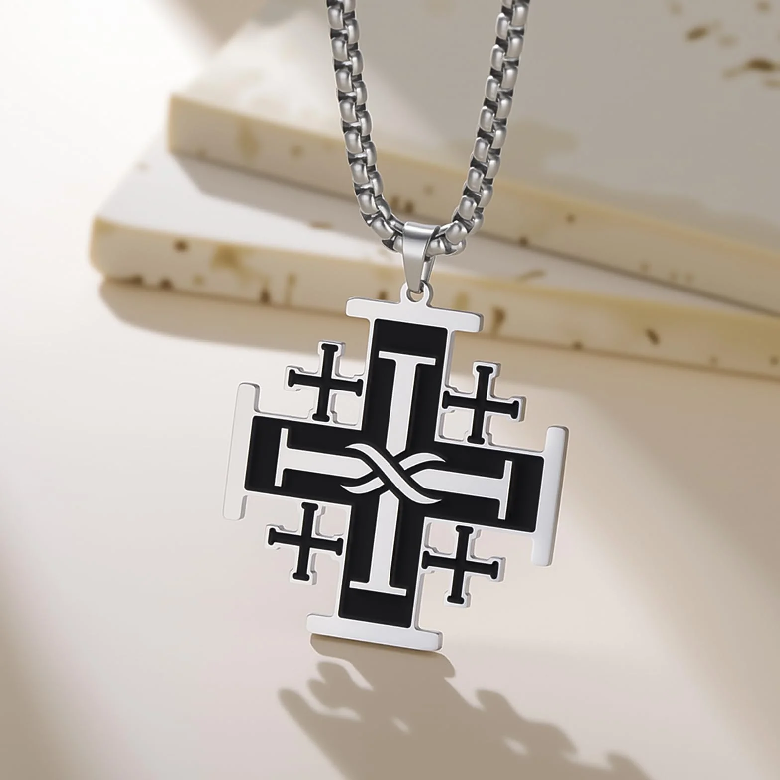 VASSAGO Krzyż Jerozolimski, naszyjnik ze stali nierdzewnej, krzyżowcy, wisiorek, naszyjnik, religijne oświadczenie, modlitwa, amulet, średniowieczny chrzest, biżuteria, prezent dla mężczyzn i kobiet