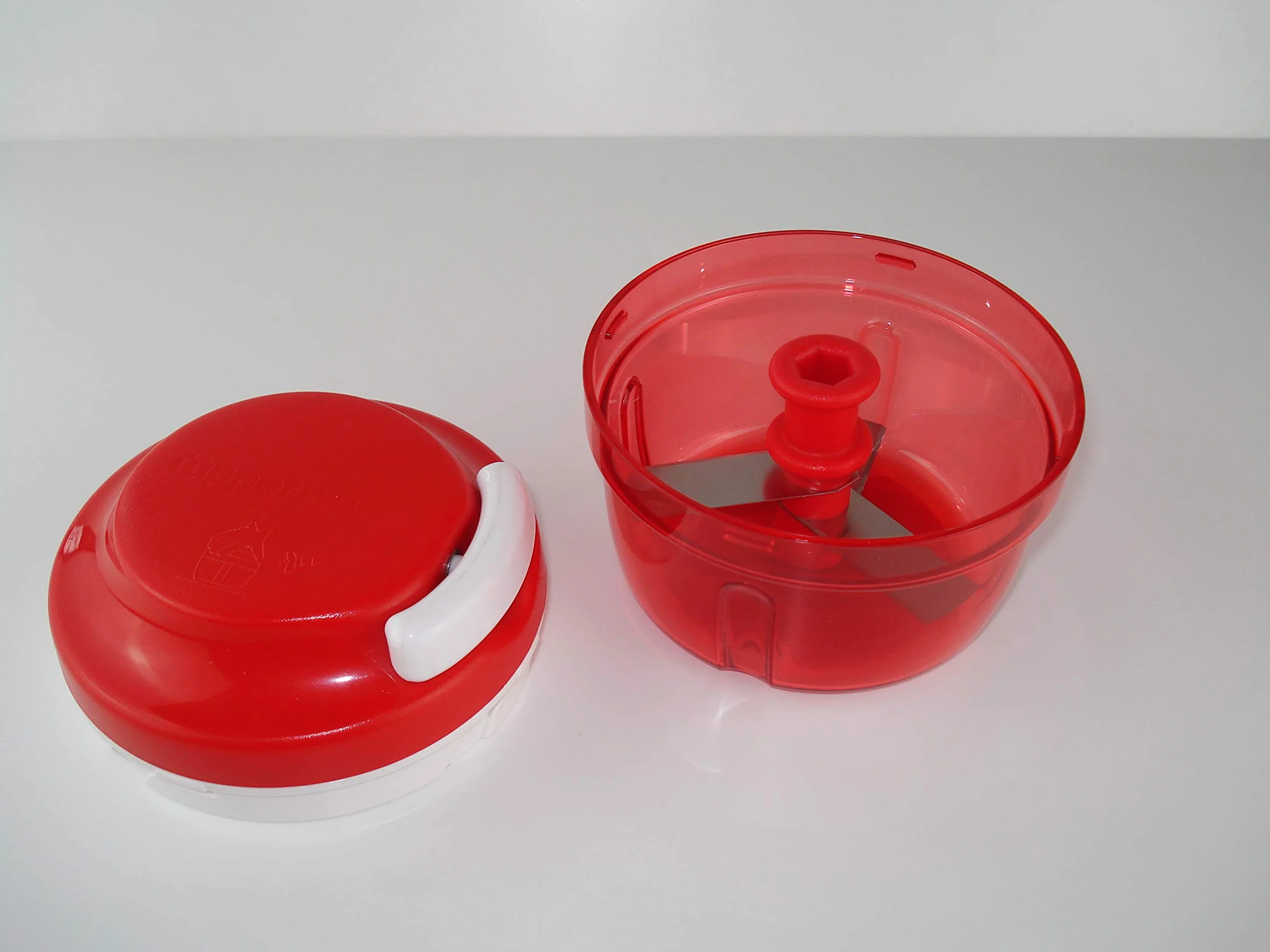 Turbo-Chef od Tupperware - Chef Speedy Boy - Obcinacz do cebuli - Czerwony - Numer referencyjny: 10124