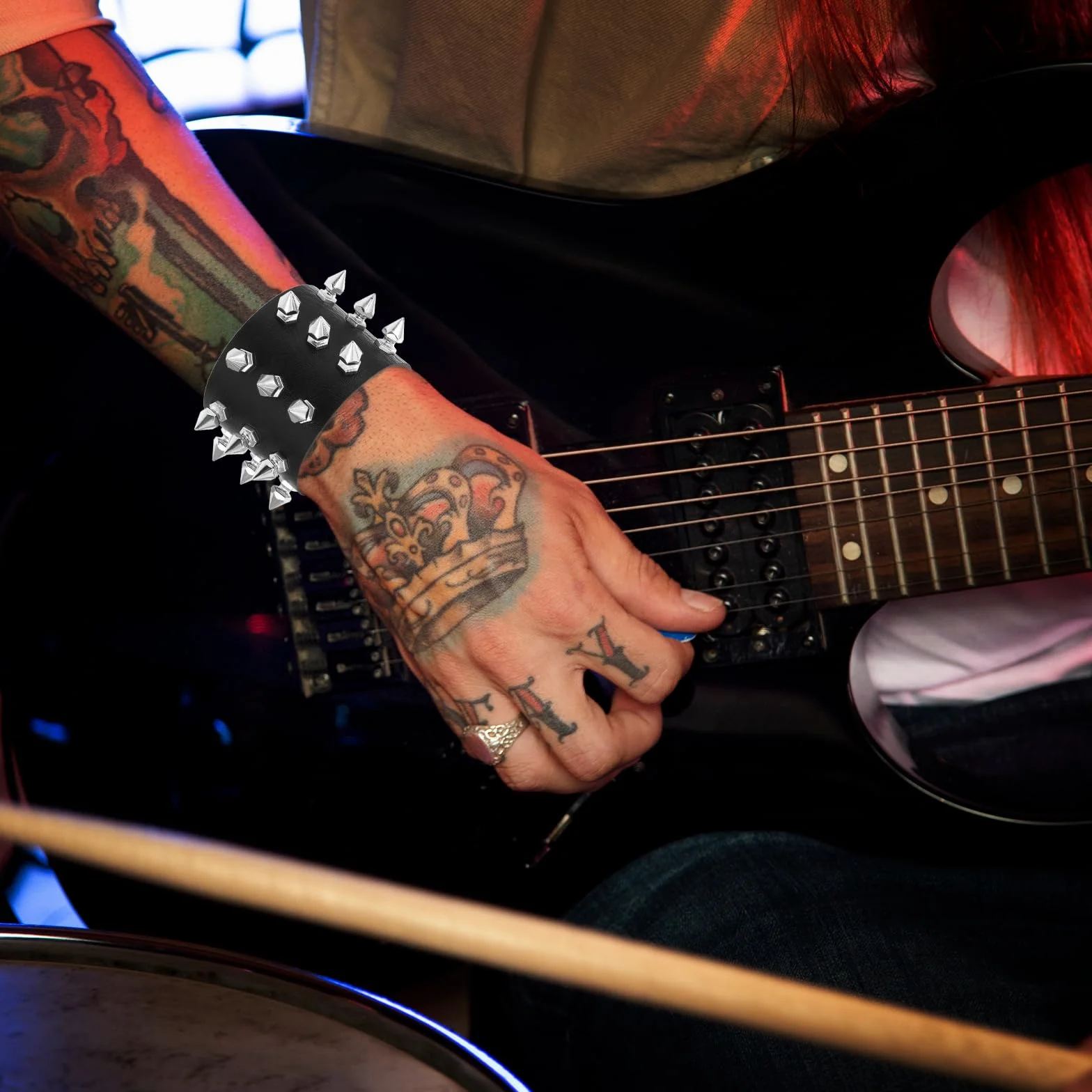 Punk Rock Skórzane Bransoletki z Nitami - 2 Sztuki Kolczaste Gotyckie Opaski na Nadgarstek z Regulowalnym Szerokim Paskiem dla Mężczyzn i Kobiet 80s