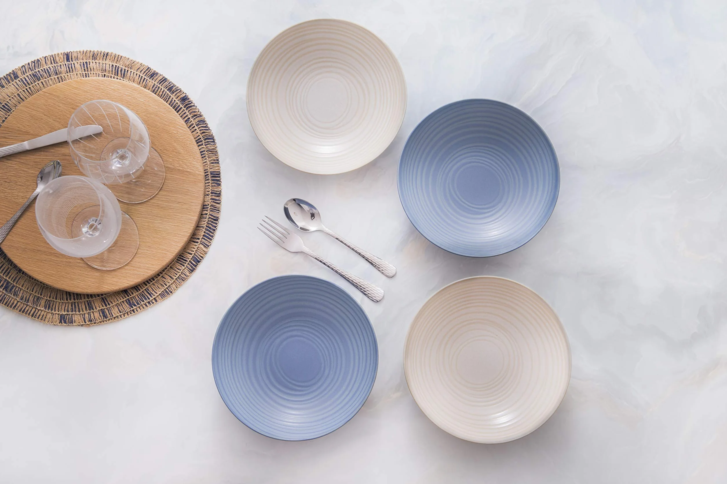 KitchenCraft Zestaw 4 misek do makaronu w pudełku na prezent, idealny do ramen i ryżu, bezołowiowa kamionka szkliwiona, niebieski/kremowy, 22 cm