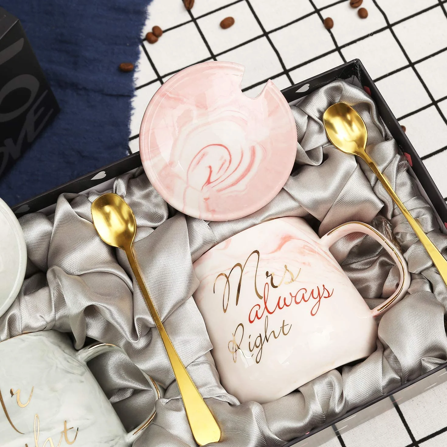 Mr Right and Mrs Always Right Ceramiczne Kubki Do Kawy Zestaw 2-13 Oz Para Filiżanka Herbaty z Pokrywką i Łyżką, Marmurowe Kubki Prezenty Ślubne dla Pary Młodej (Różowy, Szary)