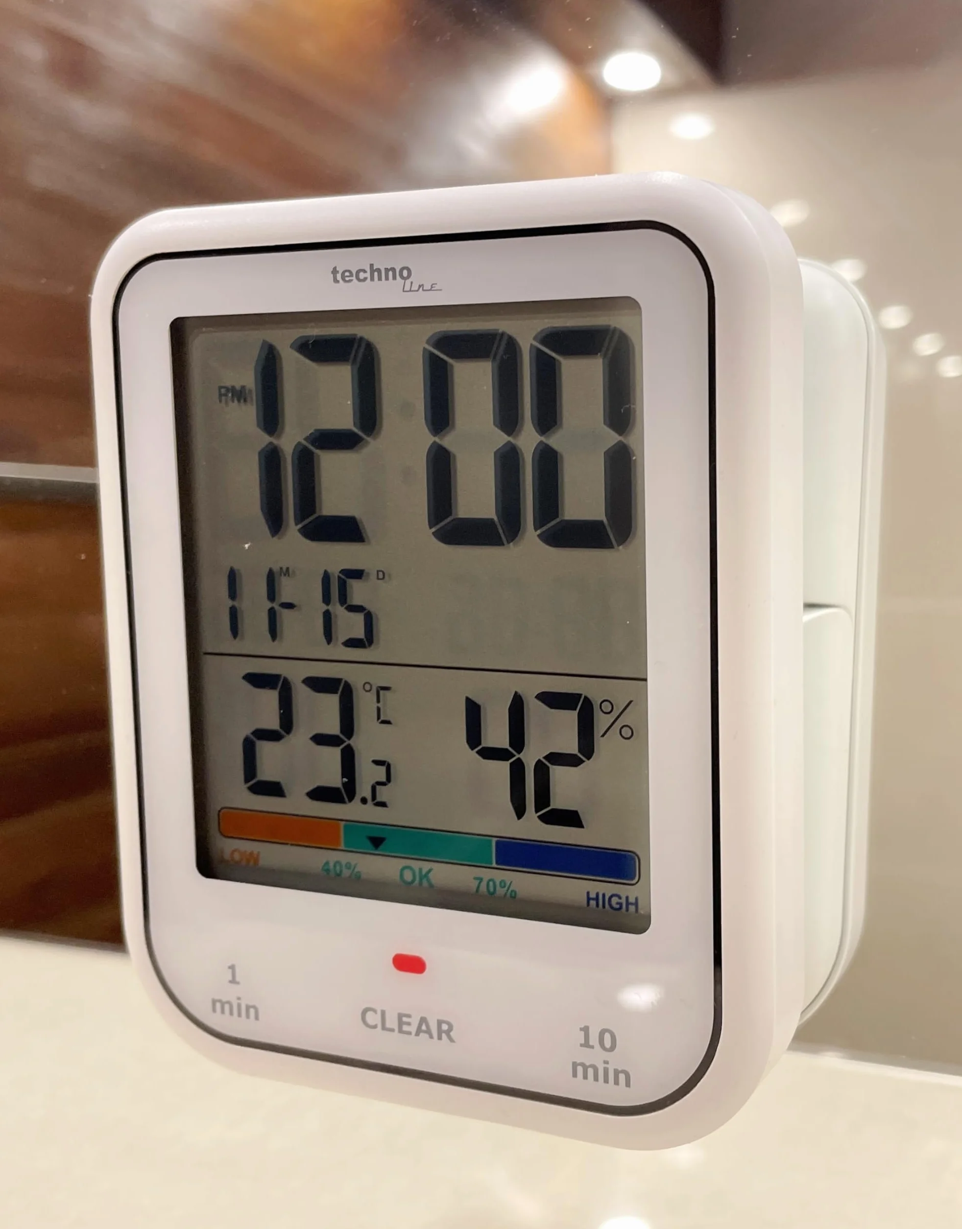 Technoline WT380 cyfrowy zegar łazienkowy z higrometrem i termometrem | wodoszczelny | timer prysznicowy | funkcja odliczania | duży wyświetlacz LCD | ze wskaźnikiem daty | biały