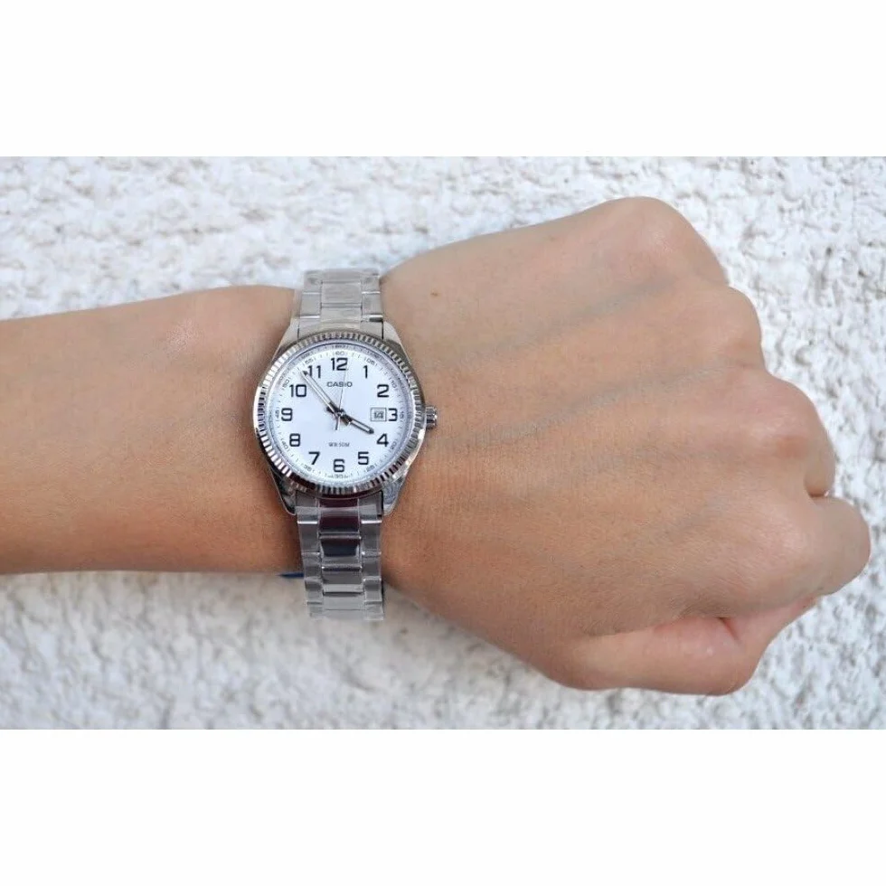 Casio damski analogowy kwarcowy zegarek na rękę ze stali nierdzewnej