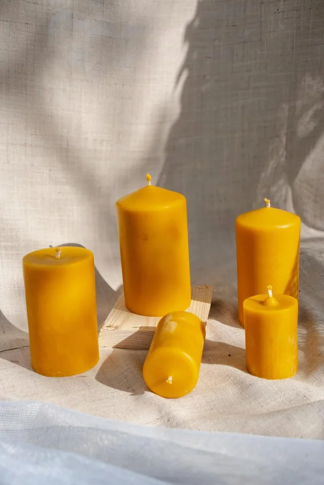 BeesWax World - Świece z wosku pszczelego ręcznie robione świece filarowe wykonane w 100% z naturalnego wosku pszczelego – bezdymne i długo palące się (Rozmiar S: ok. 9 cm x 4,5 cm)