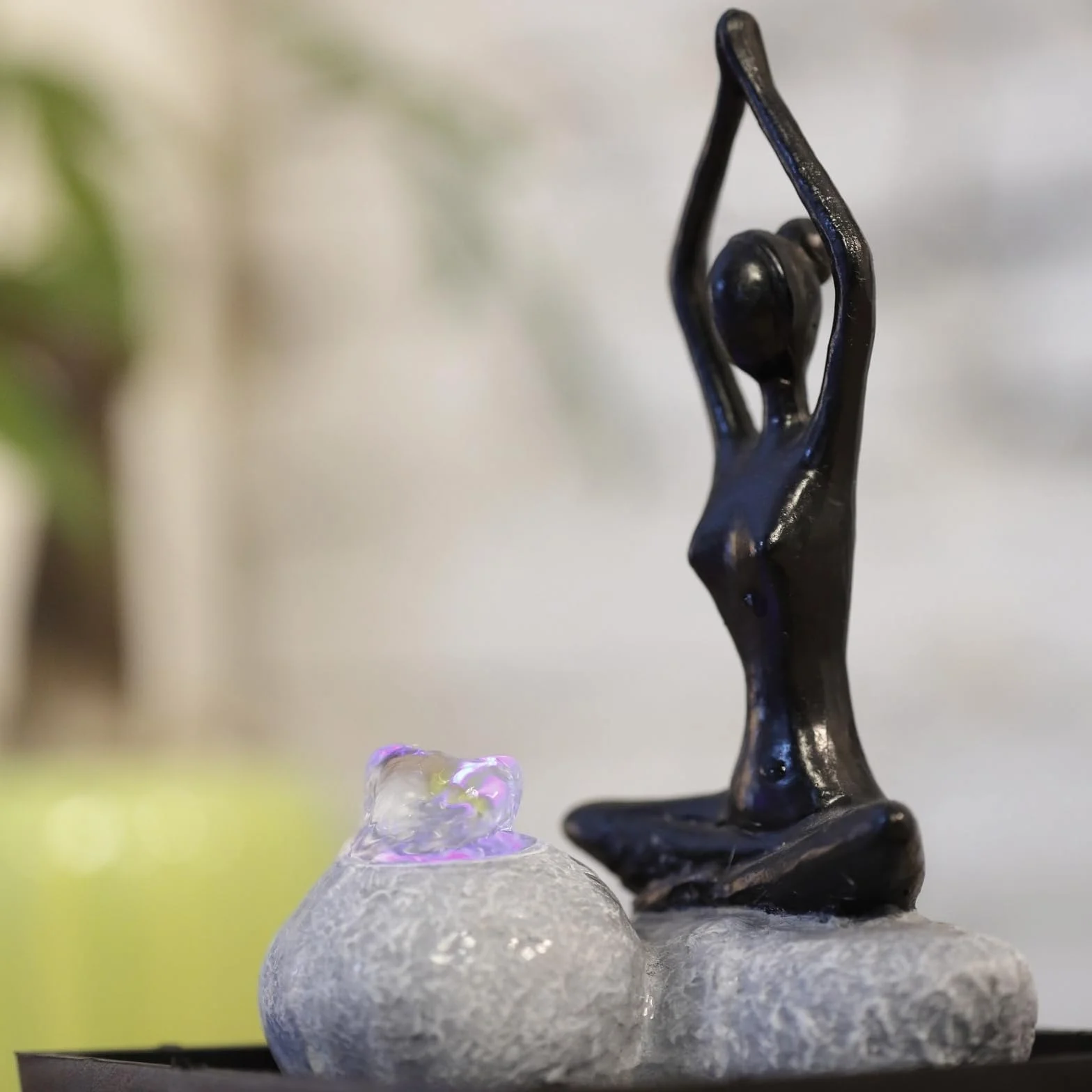 zen' Light yoga2 fontanna z żywicy poliestrowej, czarna, 12 x 12 x 17 cm