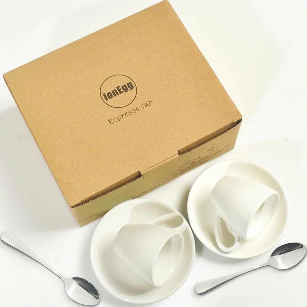 ionEgg Porcelanowy kubek do espresso ze spodkiem i łyżkami 80 ml 2 sztuki biały