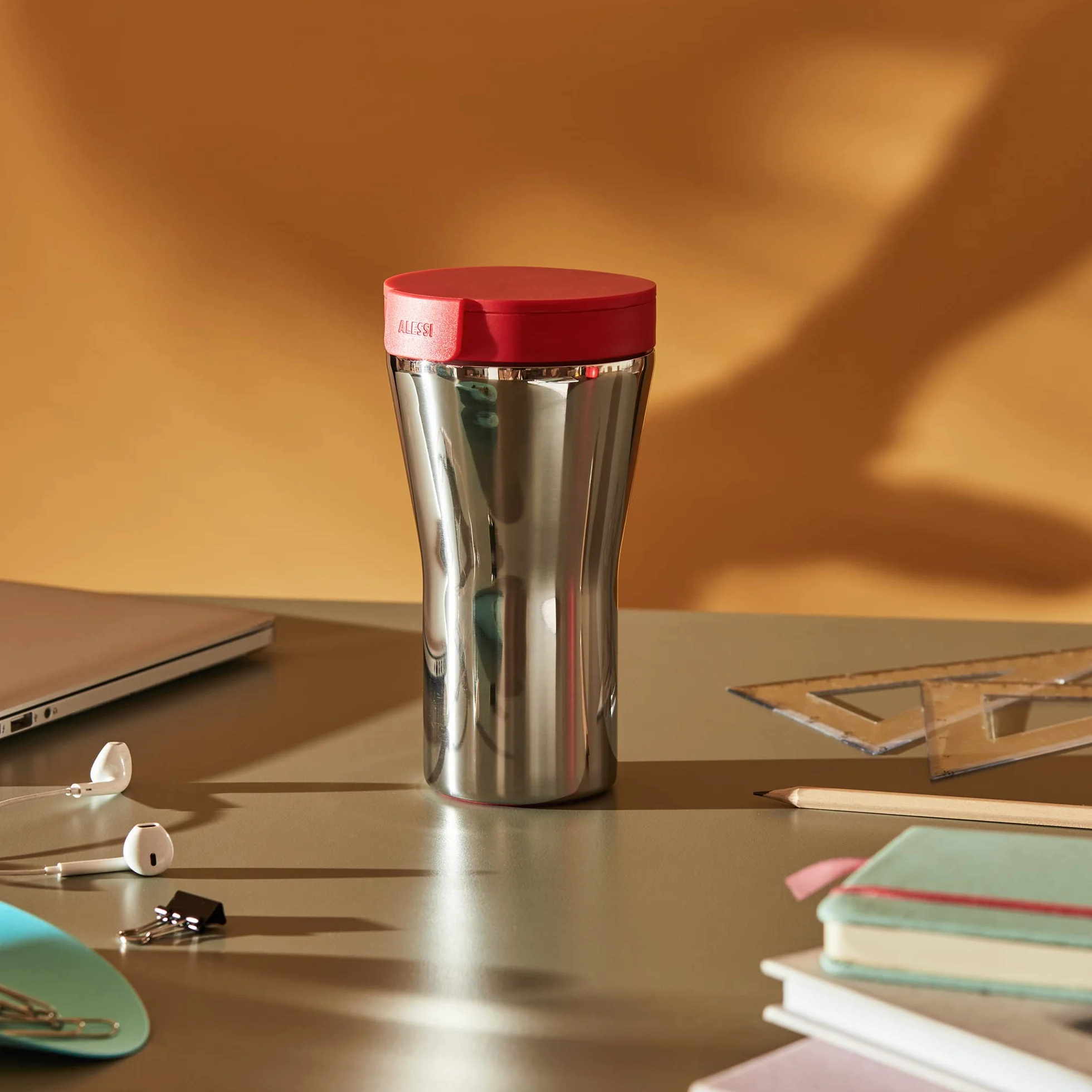 Alessi Caffa GIA24 R podwójne ścianki Travel Mug ze stali szlachetnej 18/10 czerwony