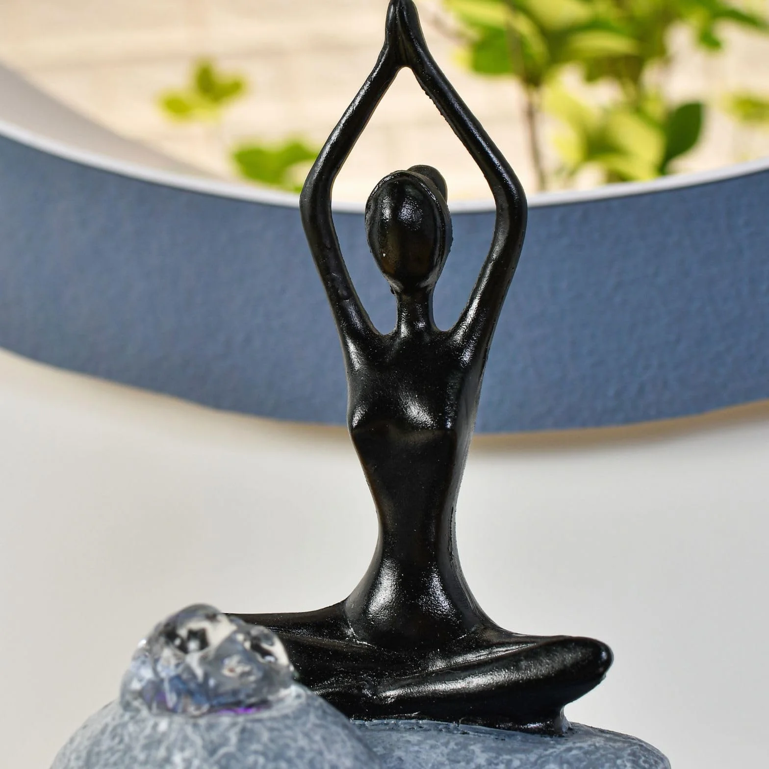 zen' Light yoga2 fontanna z żywicy poliestrowej, czarna, 12 x 12 x 17 cm