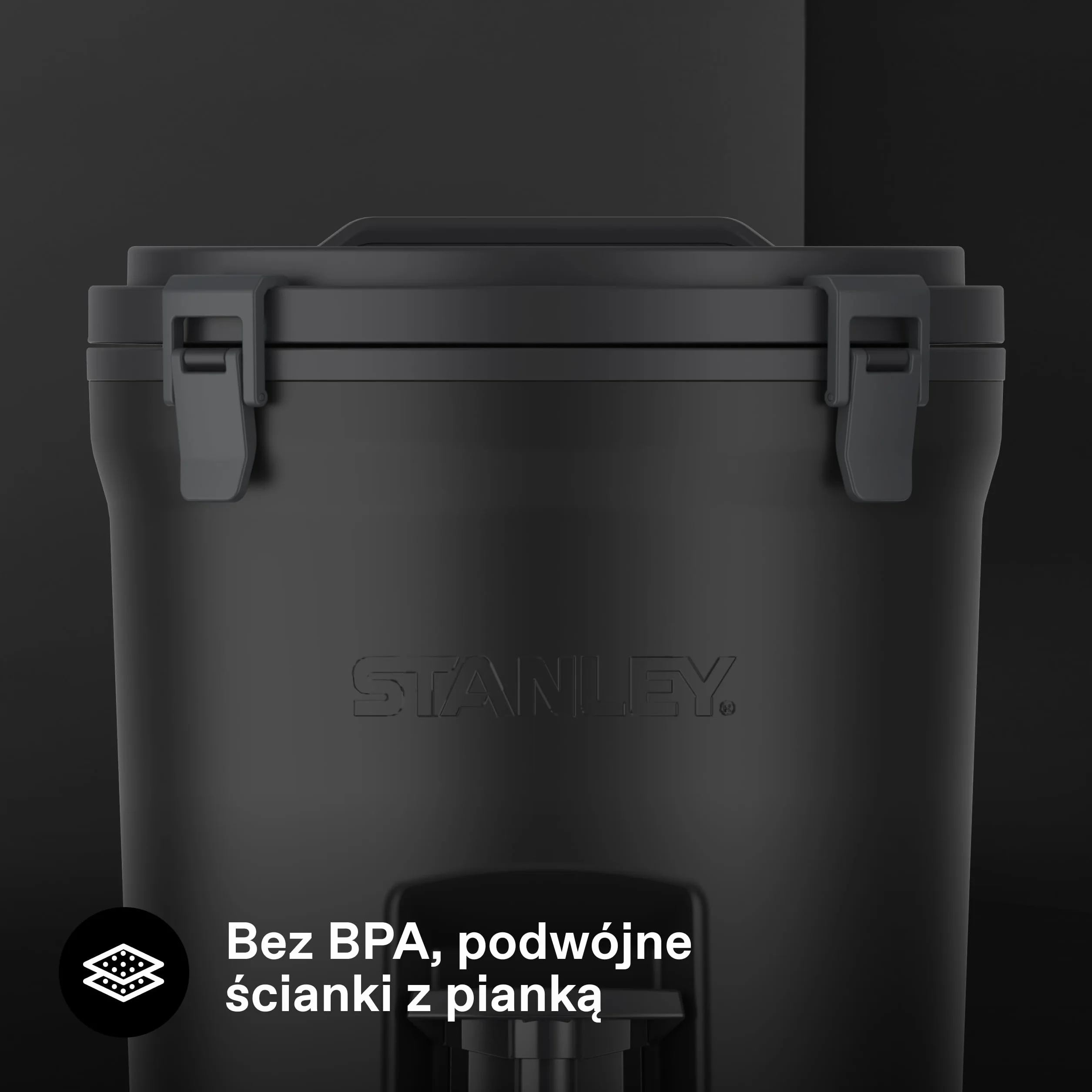 Stanley 1913 Fast-Flow Dzbanek Na Wodę 7.5L - Utrzymuje Zimno 13 Godzin - Lód Do 2 Dni - Bez BPA - Szczelny - Podwójna Pianka - Solidne Zatrzaski I Uchwyt - Black 2.0
