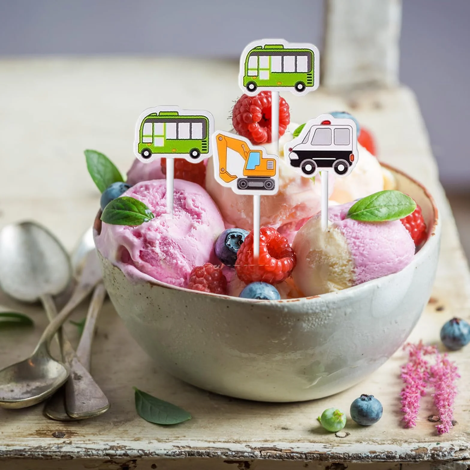 Mini widelce do owoców dla dzieci, 18 sztuk widelców deserowych w kształcie samochodu, pałeczki wielokrotnego użytku do bento owoców, widelce do ciast na przyjęcie urodzinowe