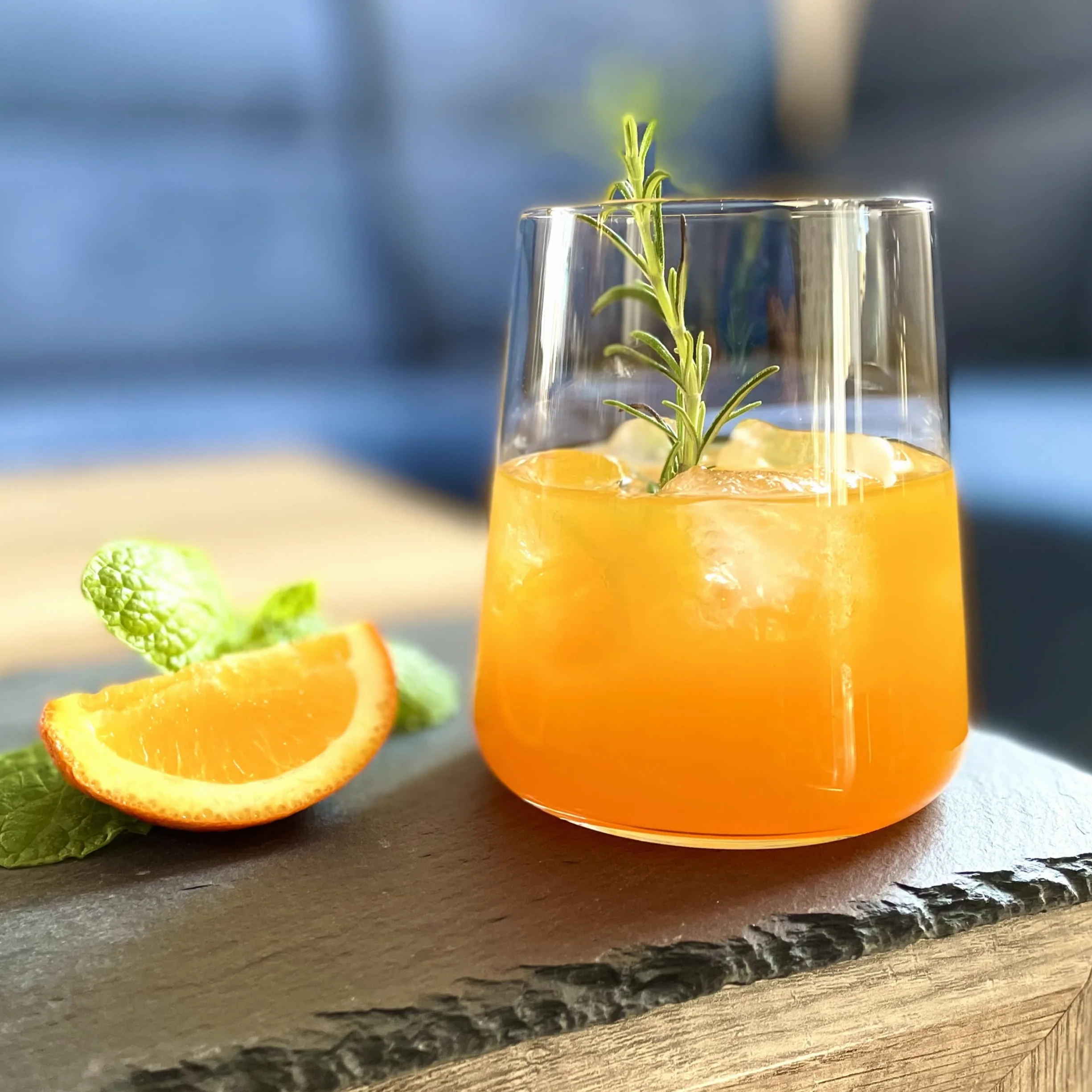 Zestaw 12 okularów awantgarde o pojemności 380 ml do wody i zimnych napojów, nowoczesne i minimalistyczne wzornictwo, niskie, kryształowe szkło, nadaje się do mycia w zmywarce
